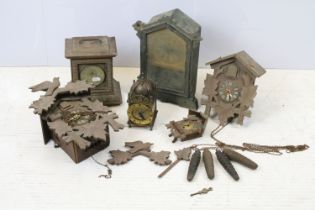 Group of antique clocks to include two black forest cuckoo wall clocks, brass smiths 8 day mantle