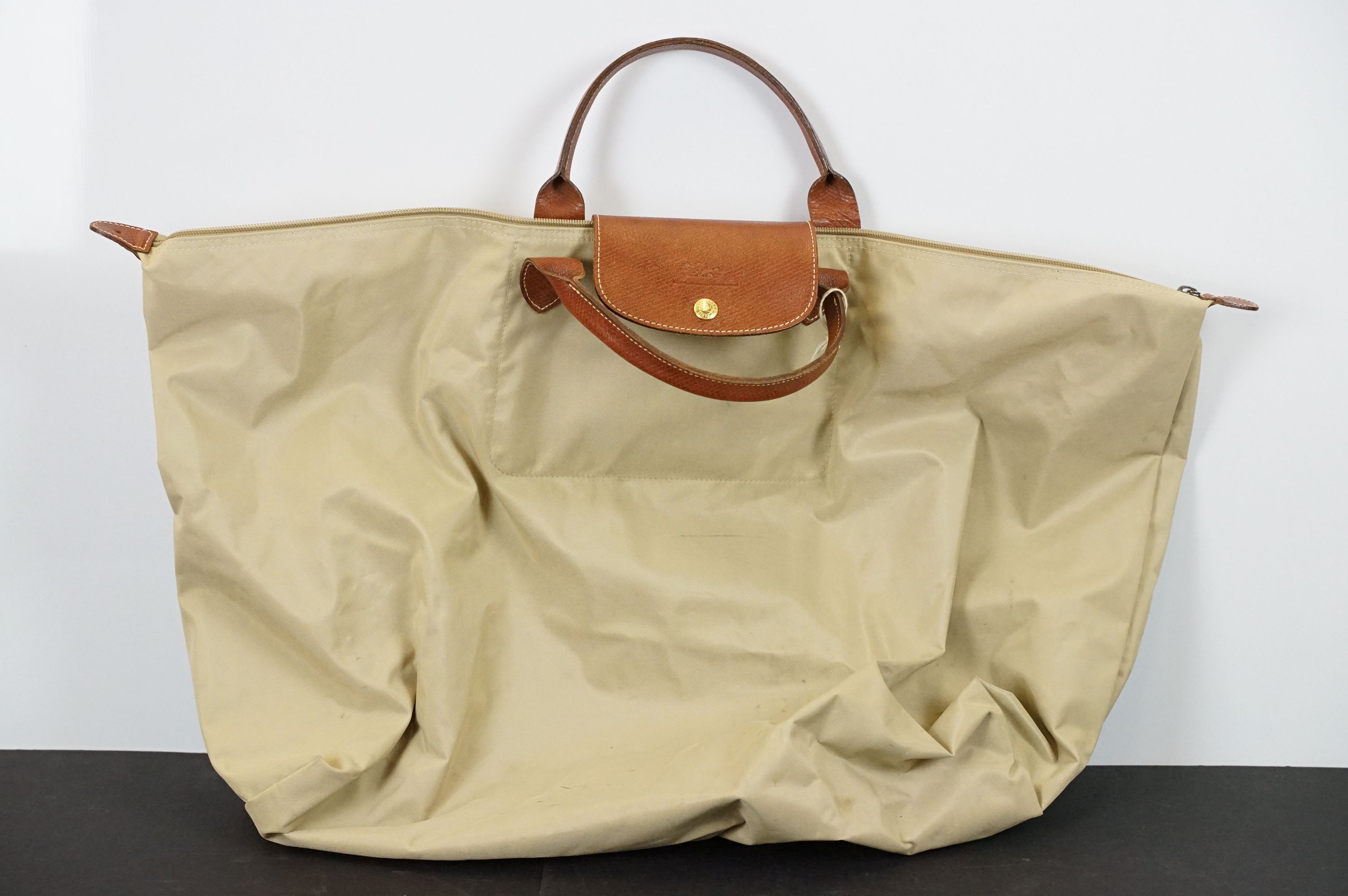 Longchamp holdall bag with tanned leather handles together with a Gianni Conti black leather - Image 2 of 17
