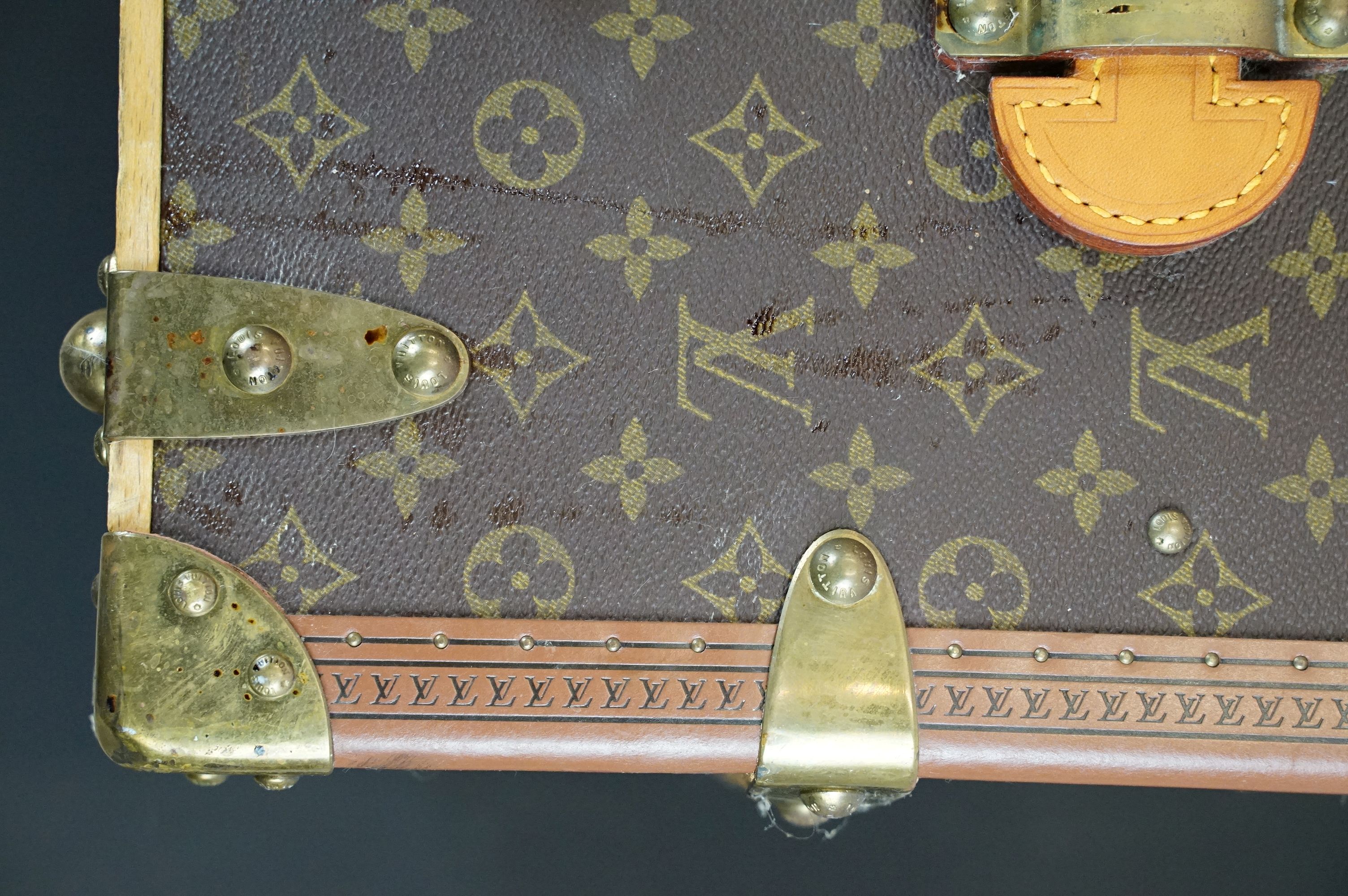 Louis Vuitton - Monogrammed canvas travel trunk having branded leather banding, wooden slats, - Image 28 of 32