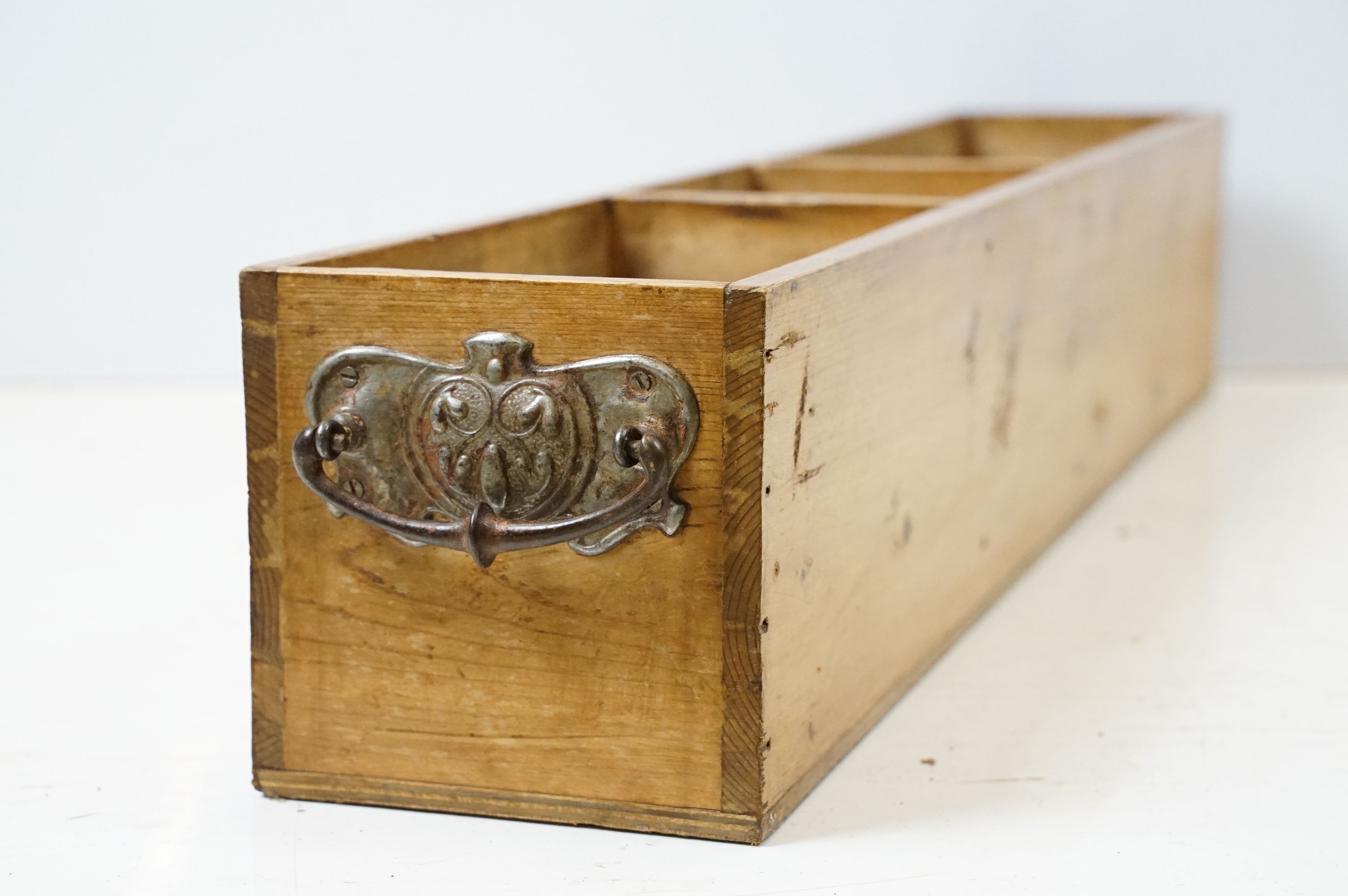 Vintage pine cutlery and condiment box, 12.5cm high x 76cm wide x 13cm deep - Image 2 of 5