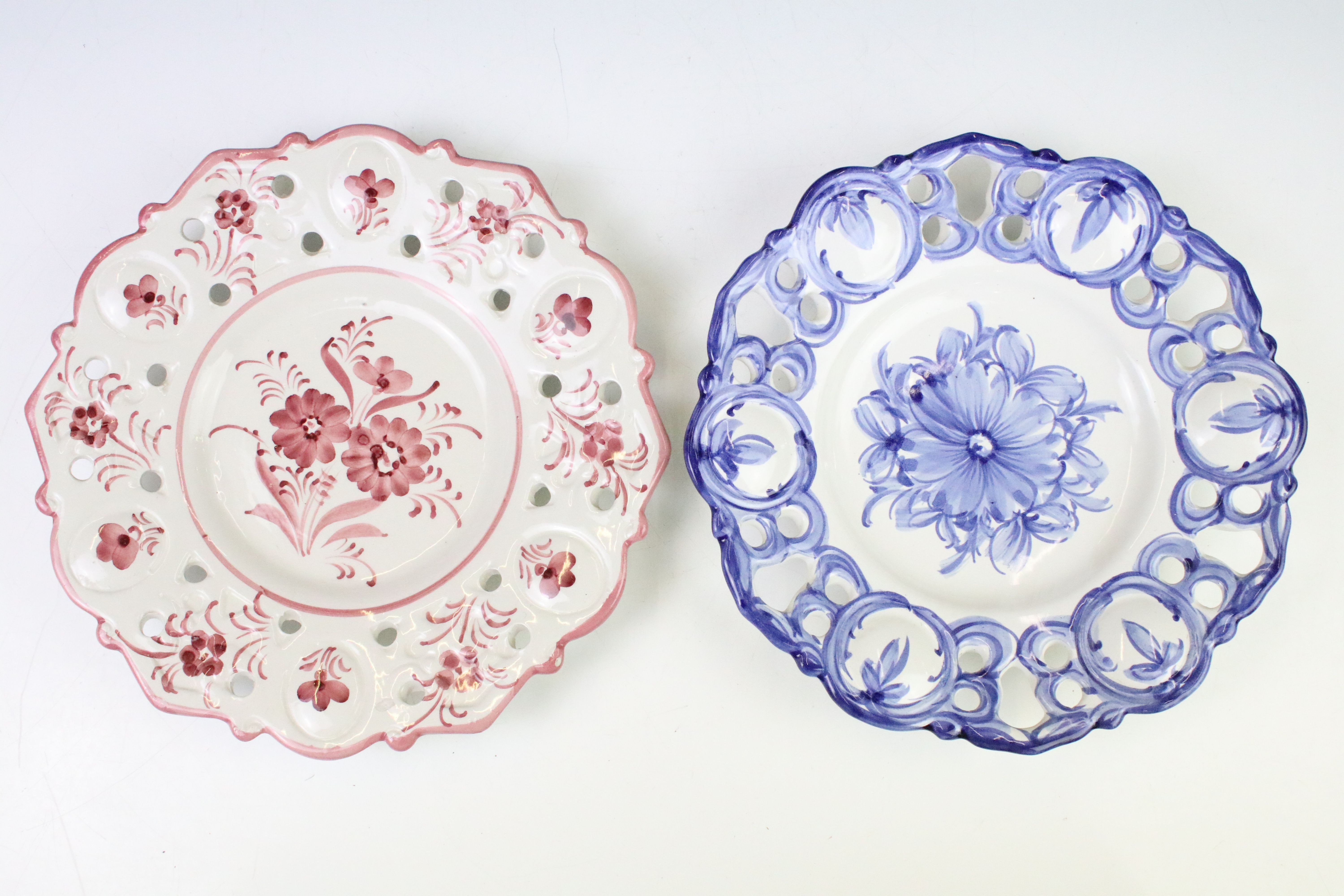 Collection of Portuguese ceramics to include five small wall plates and three large wall plates, all - Image 5 of 12