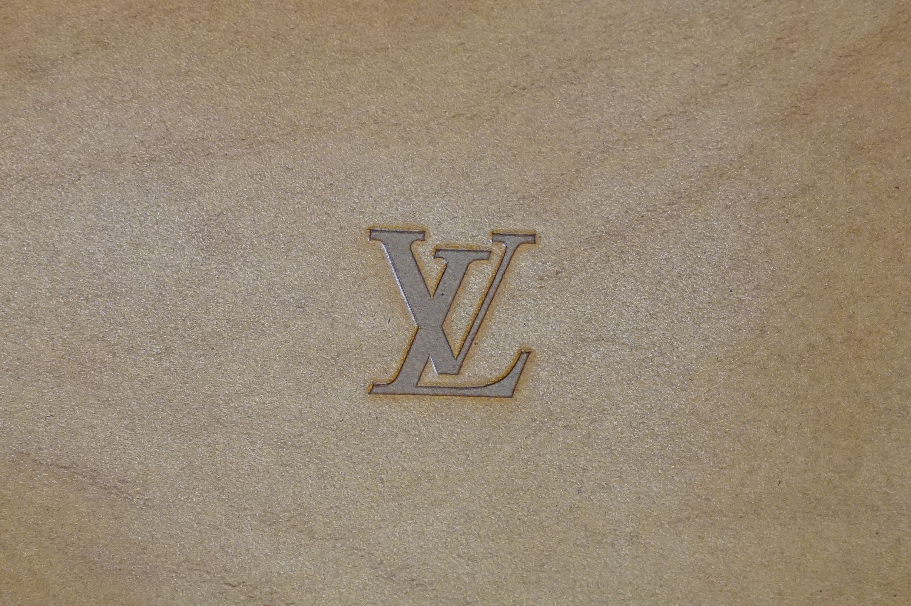 Louis Vuitton - Brown leather document case bag of folded rectangular shape with monogram to front - Image 6 of 12