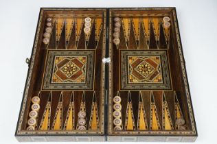 Parquetry inlaid wooden games box, with internal backgammon board and external chess / draughts