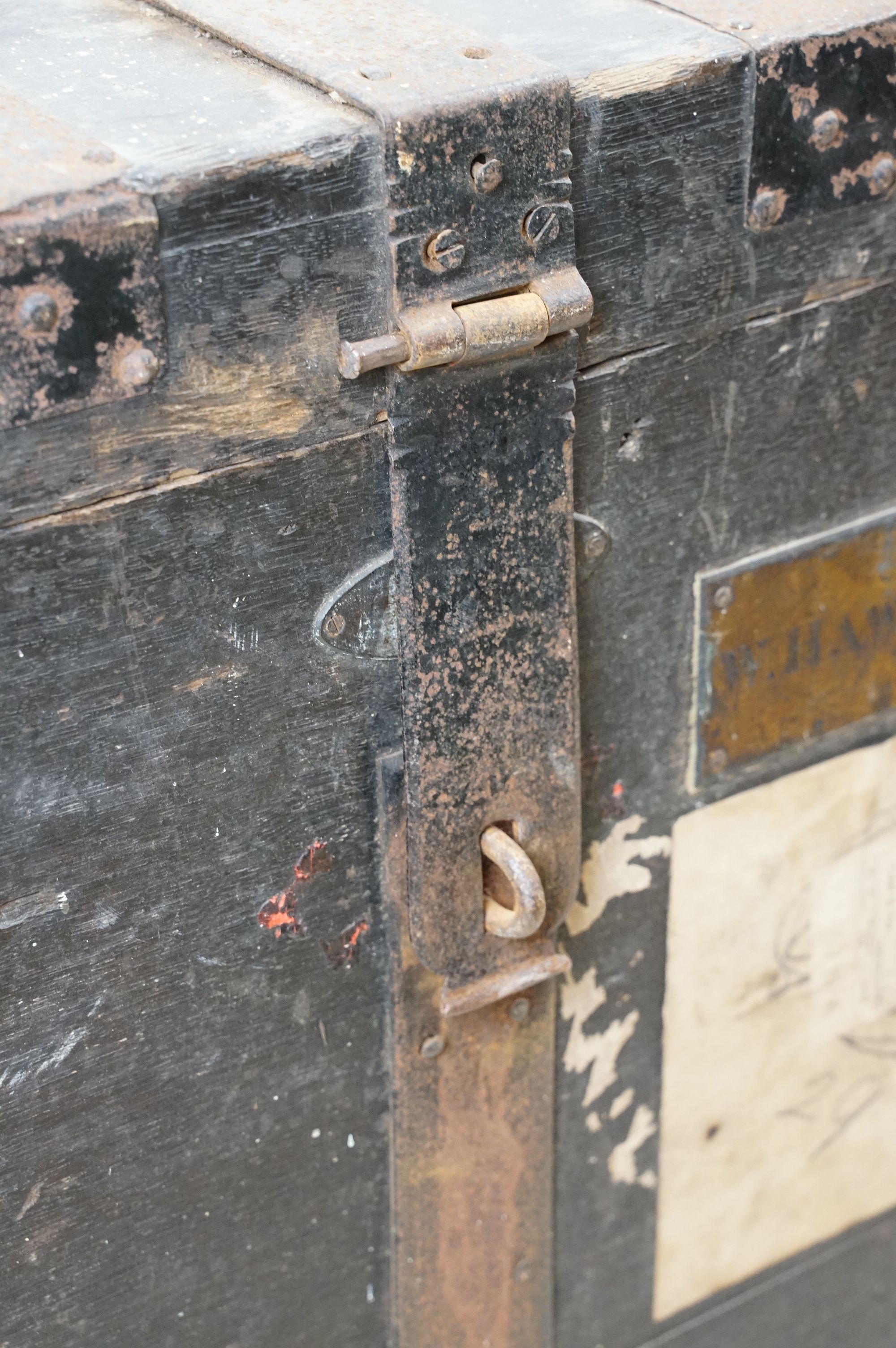 Early 20th century oak and metal mounted travelling trunk, with two handles to each side, brass - Image 5 of 10