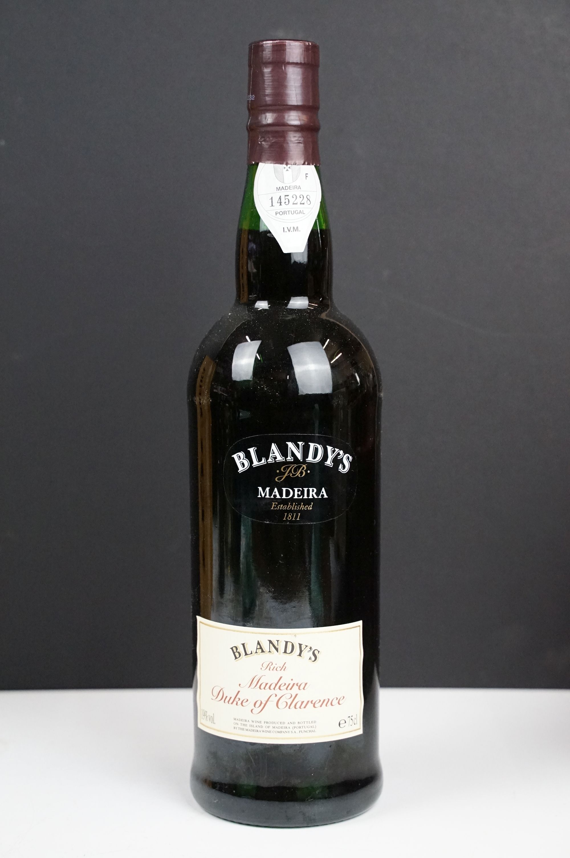 Collection of spirits, wines and liqueur, including: Hartley & Thomas, Medium Dry Amontillado - Image 10 of 17