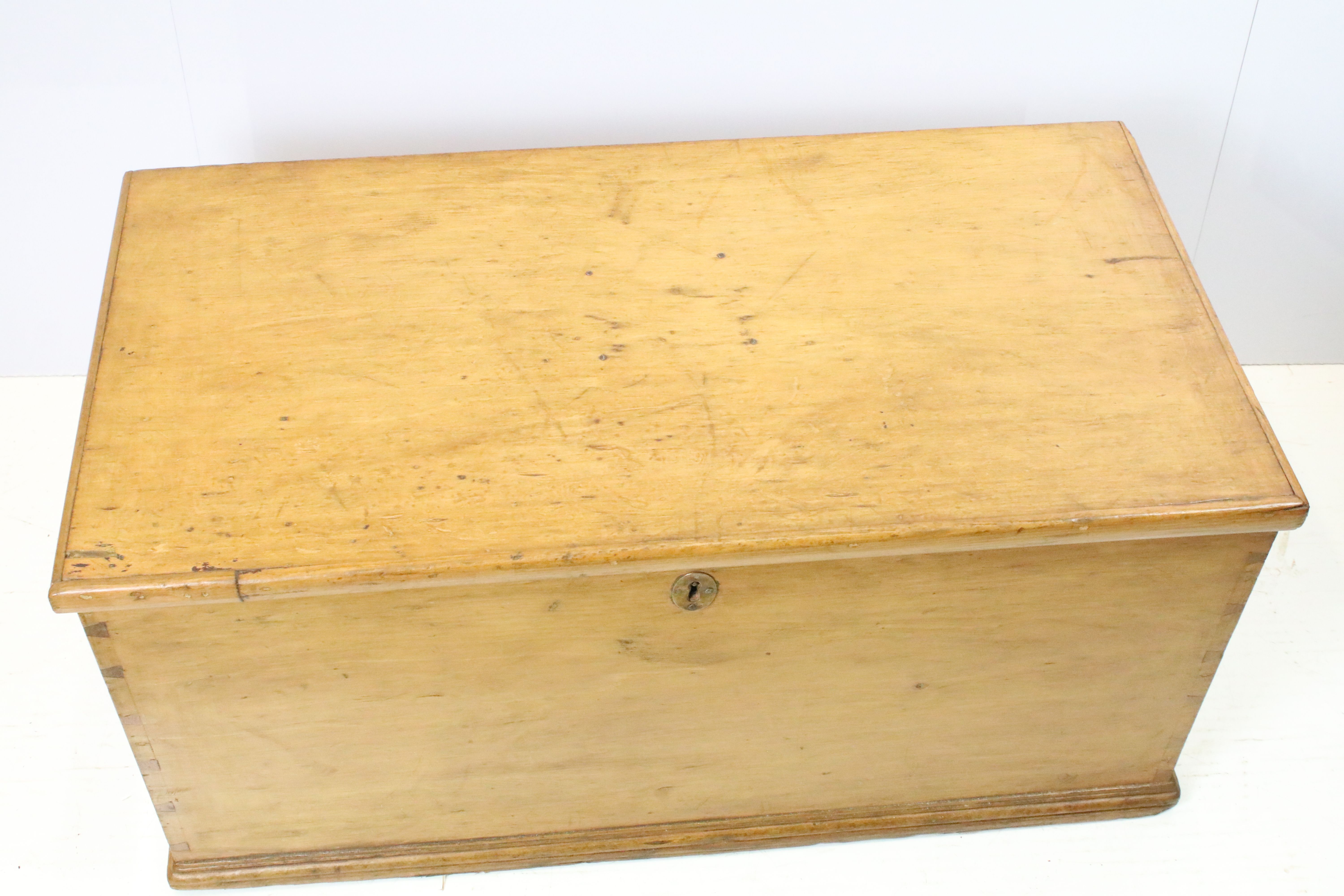Victorian pine blanket box, 40cm high x 86cm wide x 45cm deep - Image 4 of 5