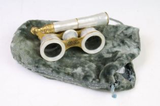 Black, Starr & Frost of New York - A pair of mother of pearl and gilt metal opera glasses with