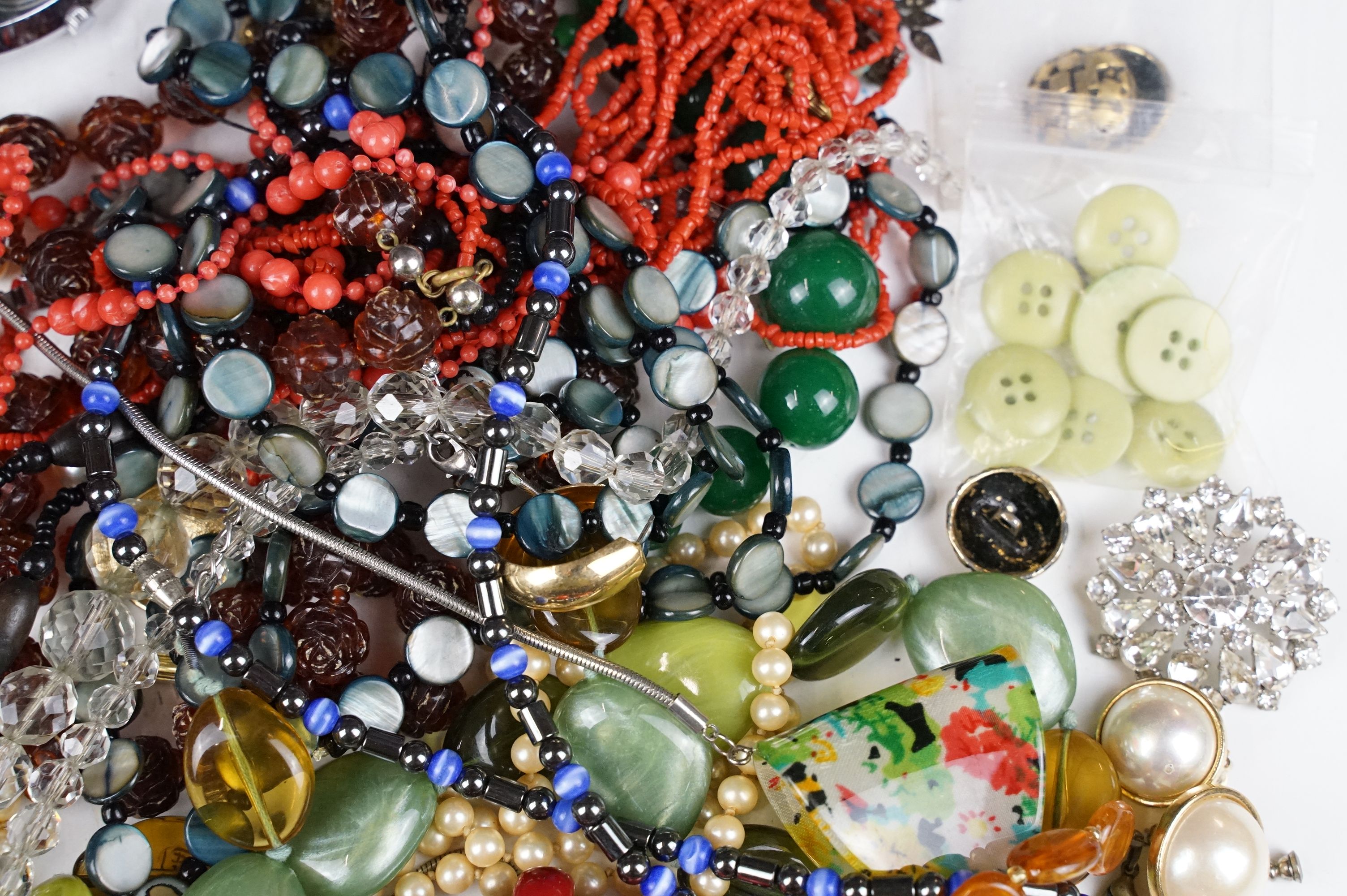 A collection of mainly vintage costume jewellery to include beaded necklaces, wristwatch, - Image 4 of 8