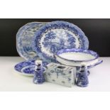 Mixed blue & white ceramics to include a Chinese brick shaped vase (approx 14.5cm wide), Doulton '