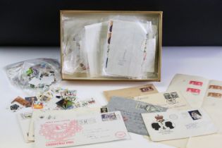 Collection of first day covers and stamps to include Royal Silver Wedding 1972 FDC, Christmas 1986