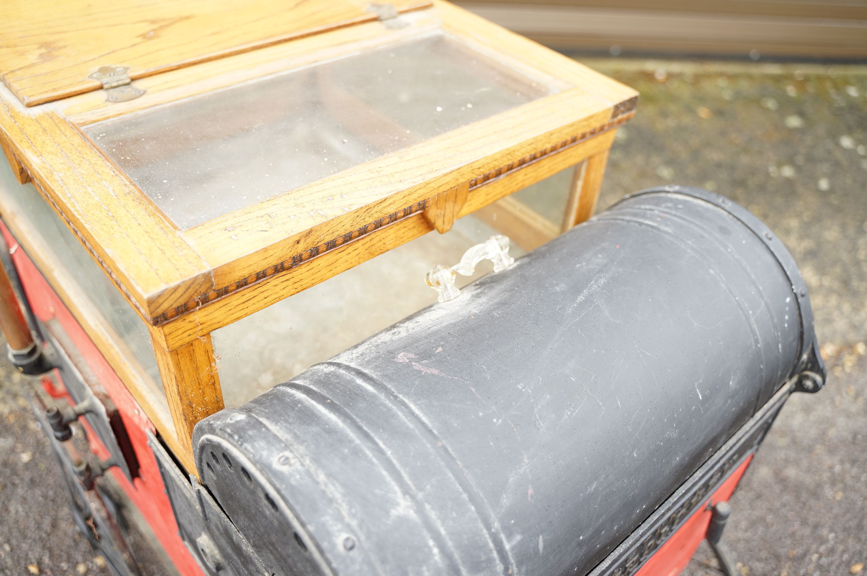 Vintage American chestnut cart raised on four wheels with oak glazed case to top with burner to - Image 14 of 16