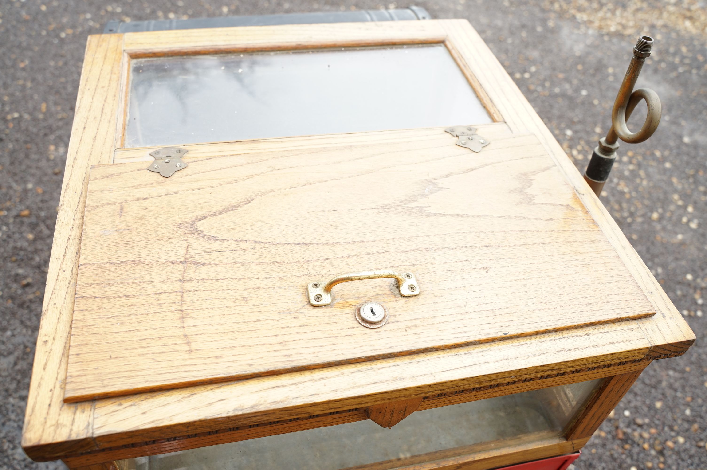 Vintage American chestnut cart raised on four wheels with oak glazed case to top with burner to - Image 6 of 16