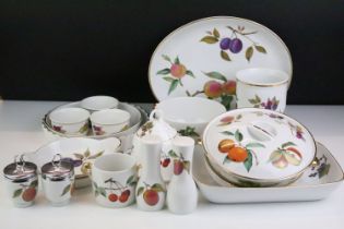 Collection of Royal Worcester Evesham ceramics to include lidded dishes, ramekins, pie dish etc. 1