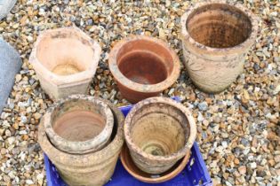 Collection of seven terracotta garden plant pots, tallest approx 26cm