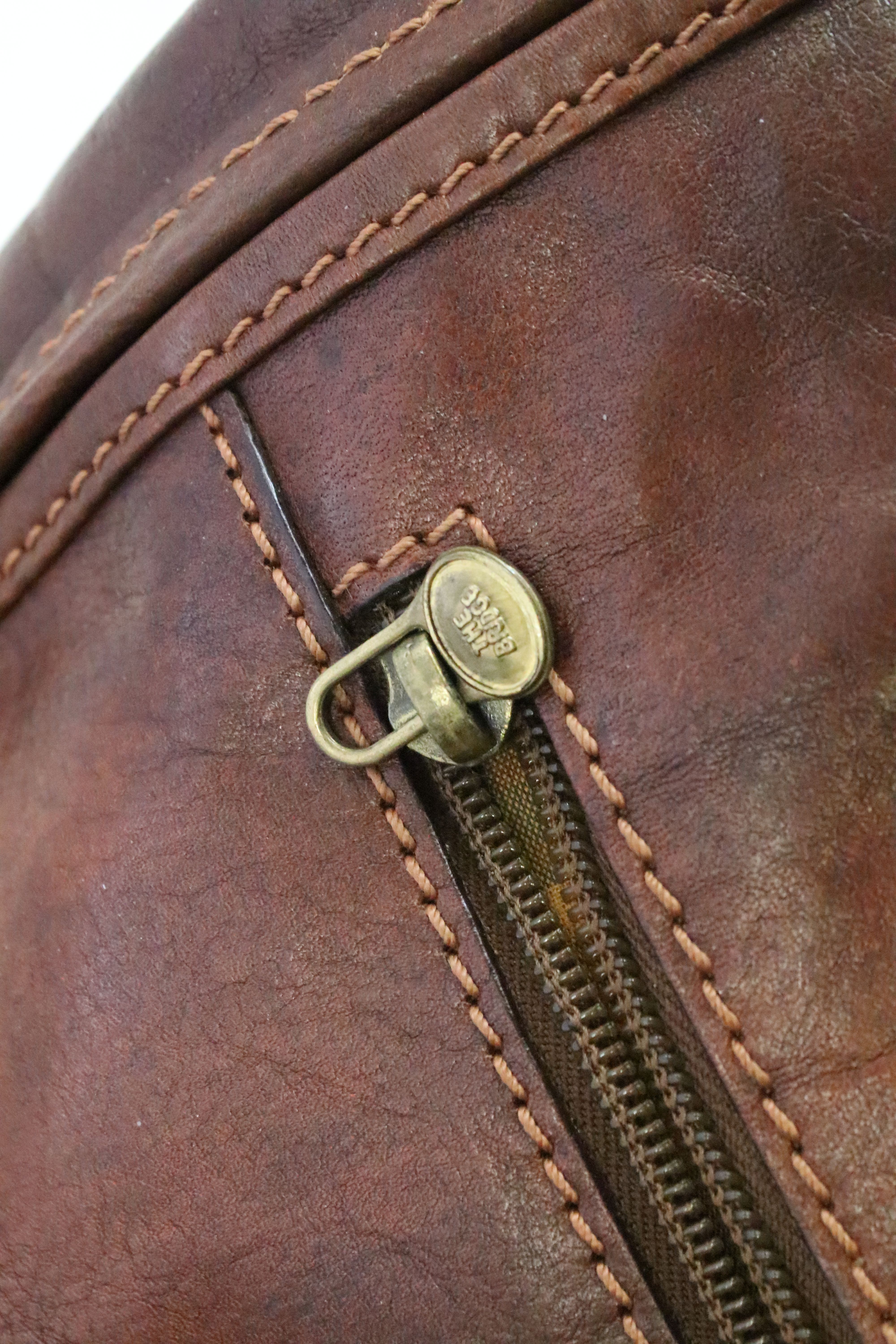 The Bridge brown leather folding garment bag with brass hard ware and dust bag. - Image 5 of 7