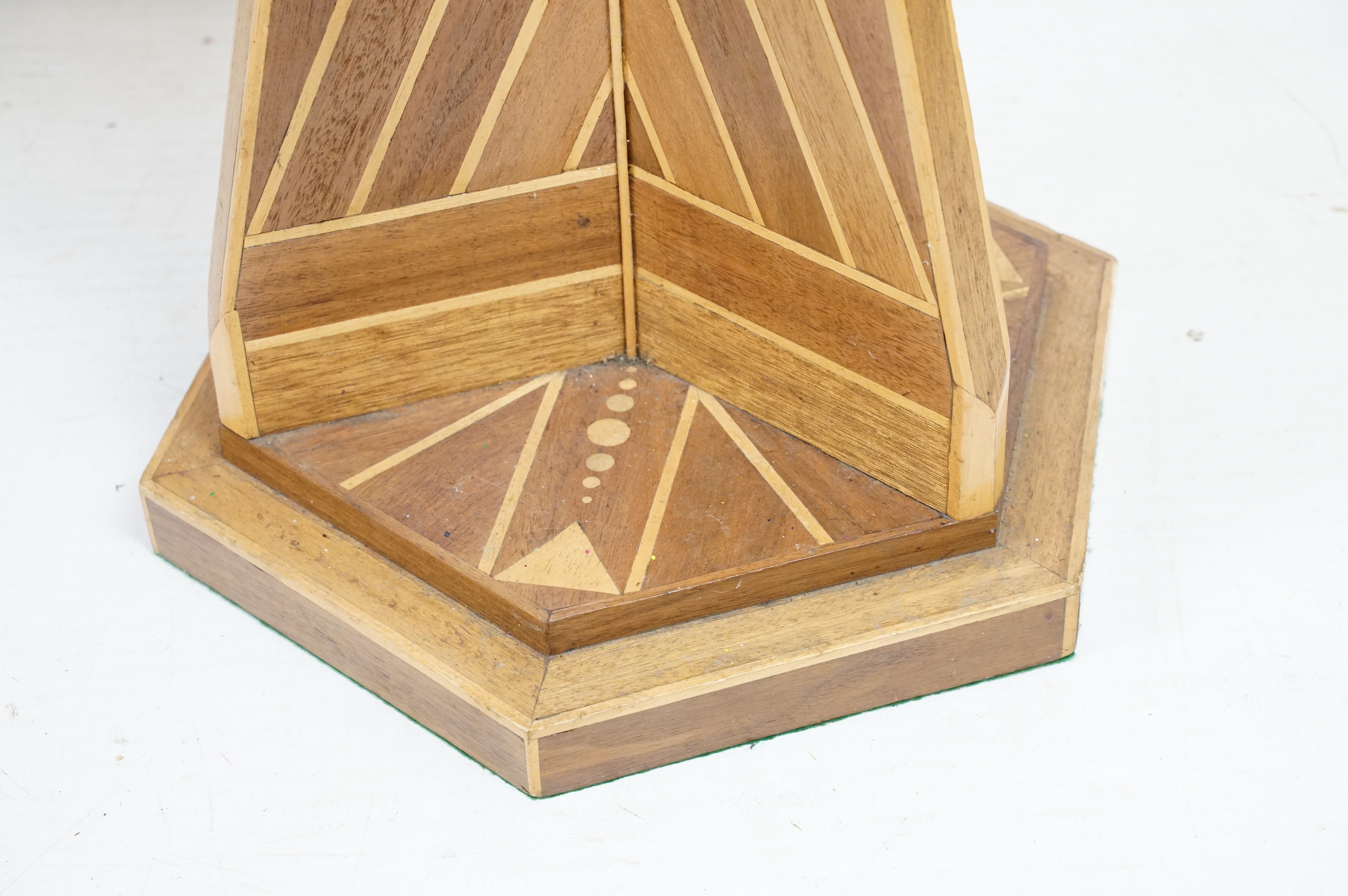 Art Deco marquetry lamp side table of hexagonal form with angular support with sunburst marquetry - Image 8 of 9