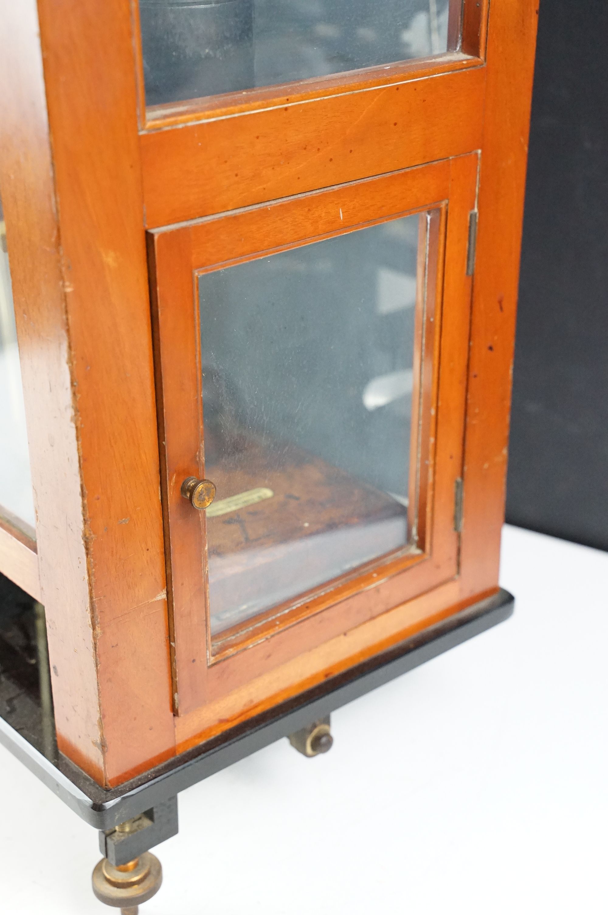 Set of vintage Oerting balance scales set within a glazed wooden case with a set of brass weights - Image 17 of 19