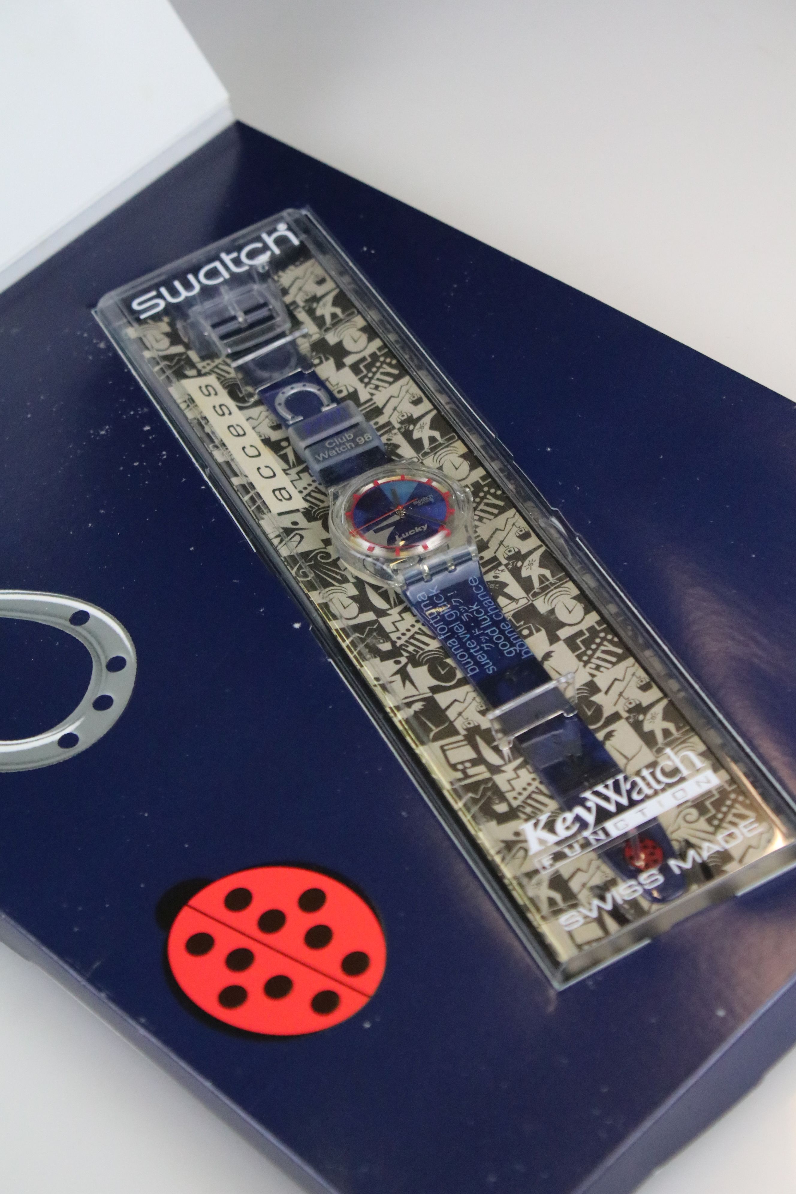A collection of three SWATCH wristwatches within original packaging to include the Lucky 7 example. - Bild 8 aus 8