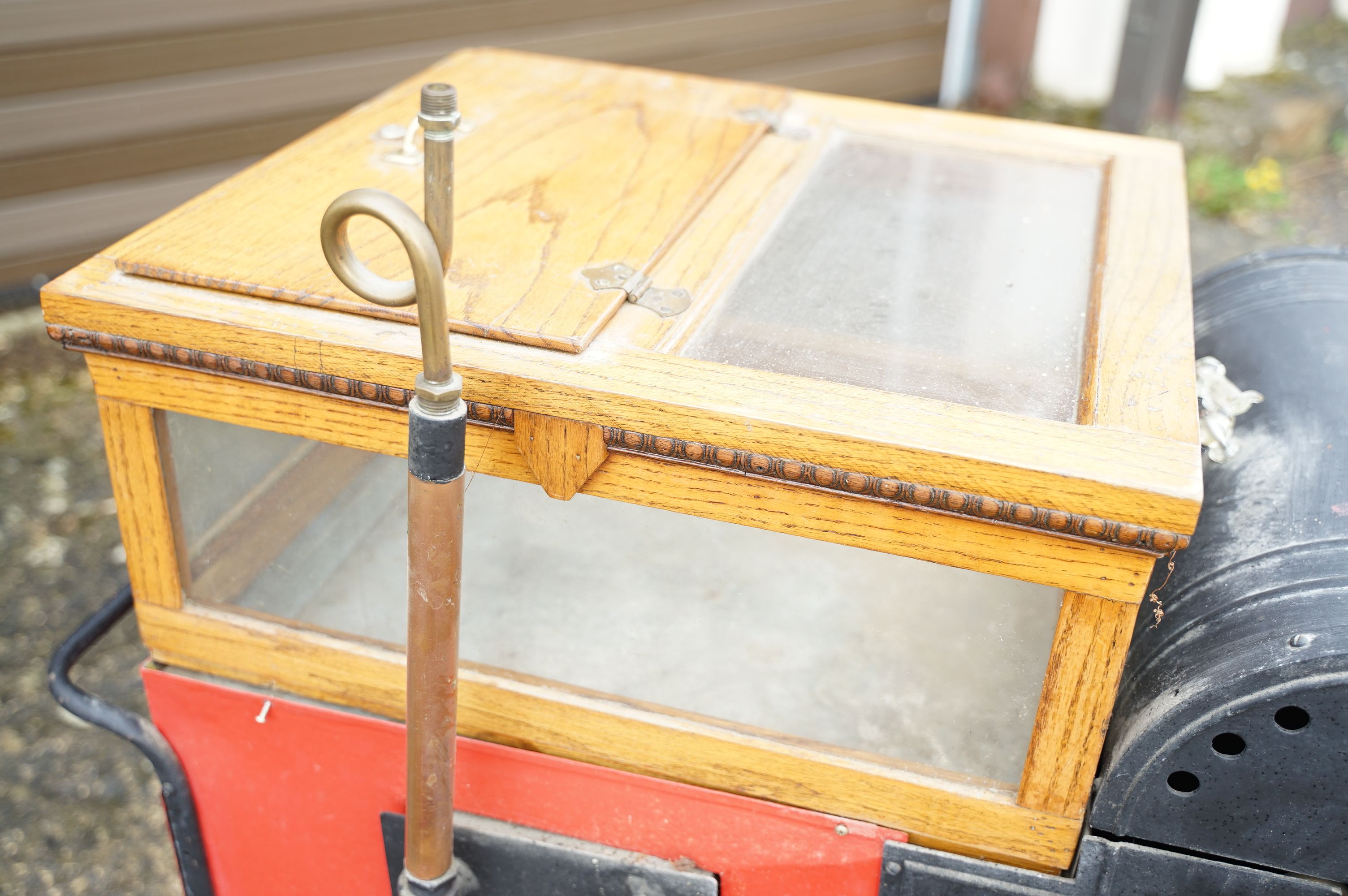 Vintage American chestnut cart raised on four wheels with oak glazed case to top with burner to - Image 13 of 16