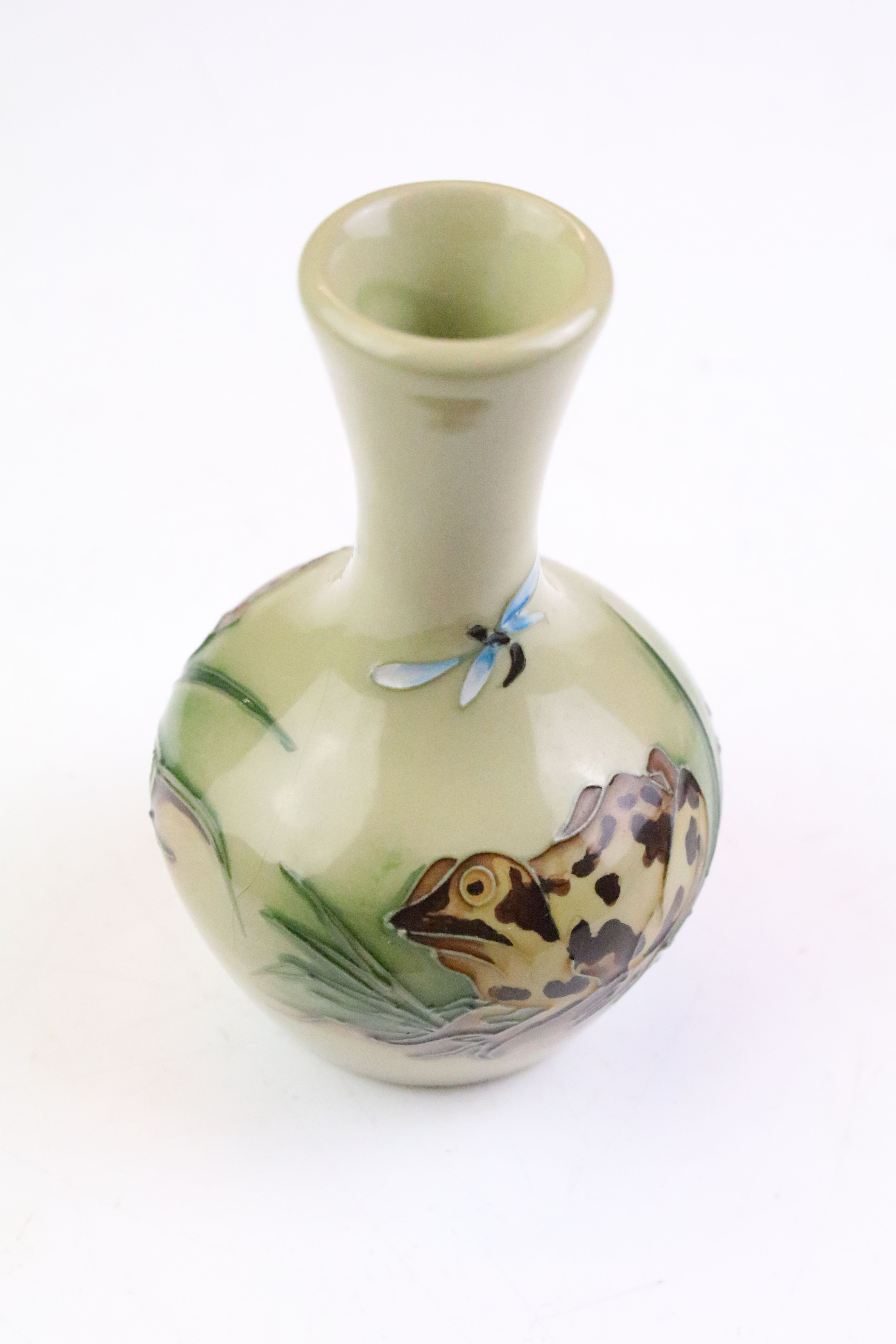 Moorcroft small vase with tapering slender neck, decorated with frogs and dragonflies, 10.5cm - Image 6 of 7