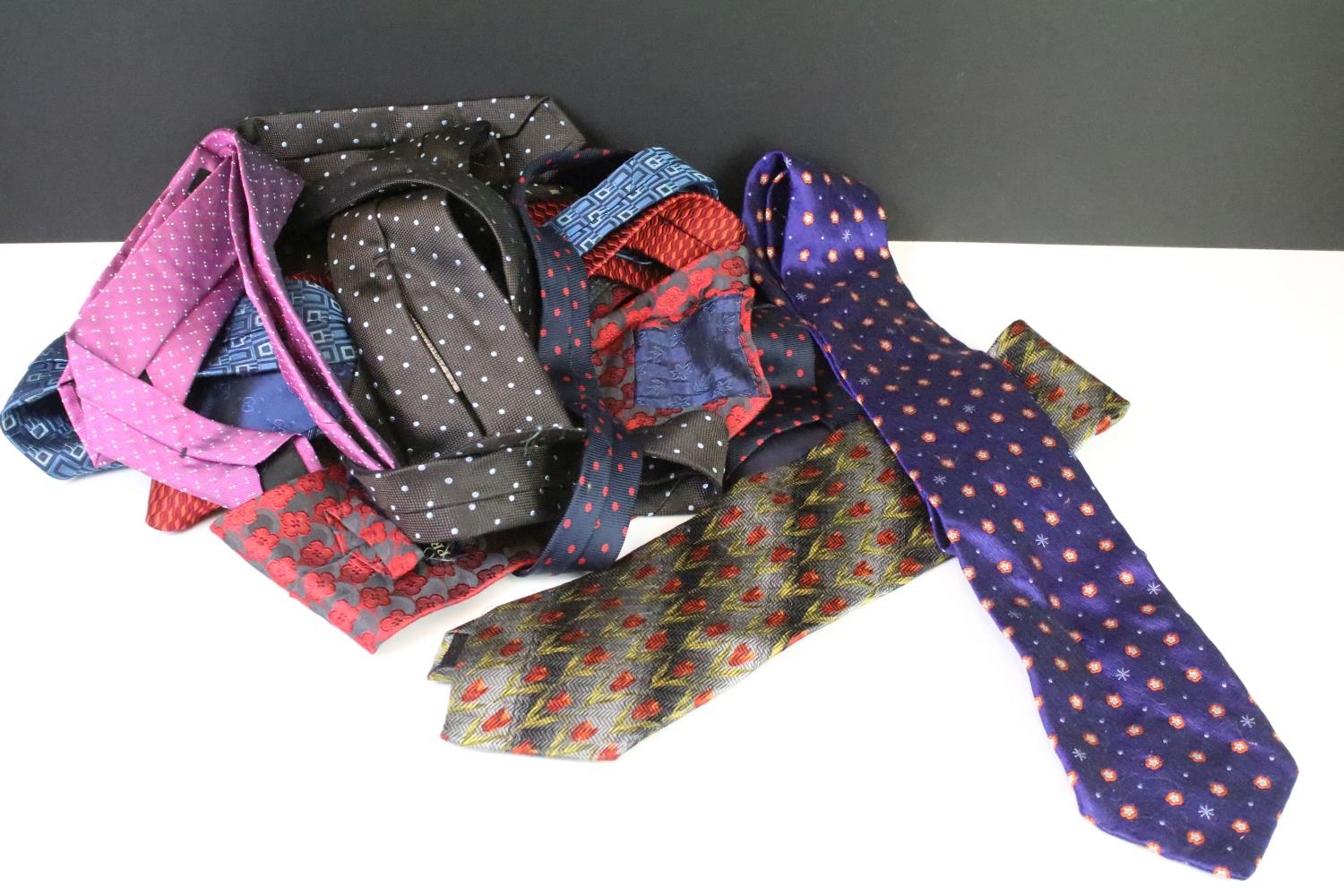 A collection of gents neck ties to include silk examples by Ralph Lauren and Paul Smith...etc..