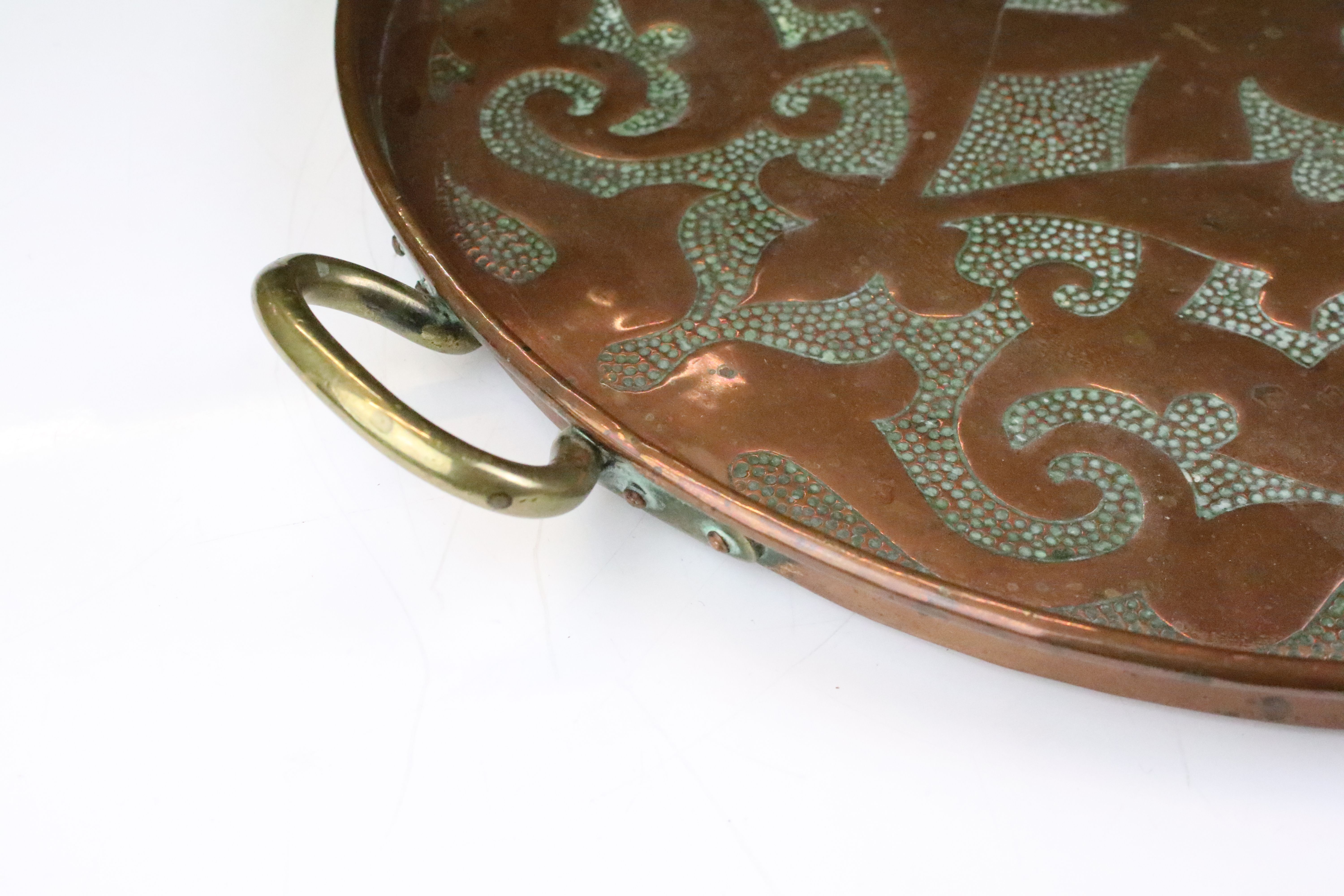 Early 20th Century hammered copper tray having stylised hammered detailing to tray and twin brass - Image 3 of 4