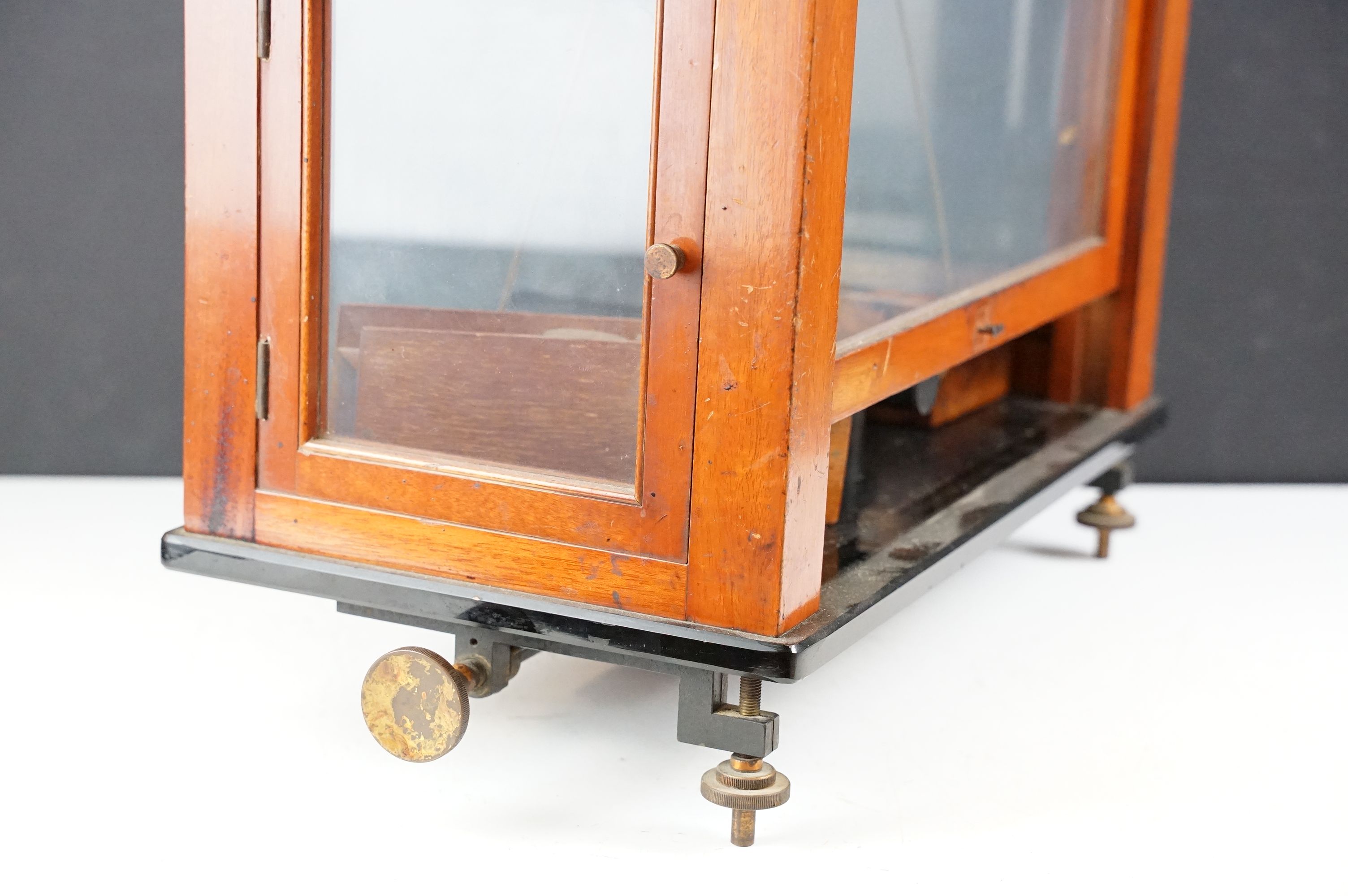 Set of vintage Oerting balance scales set within a glazed wooden case with a set of brass weights - Image 15 of 19