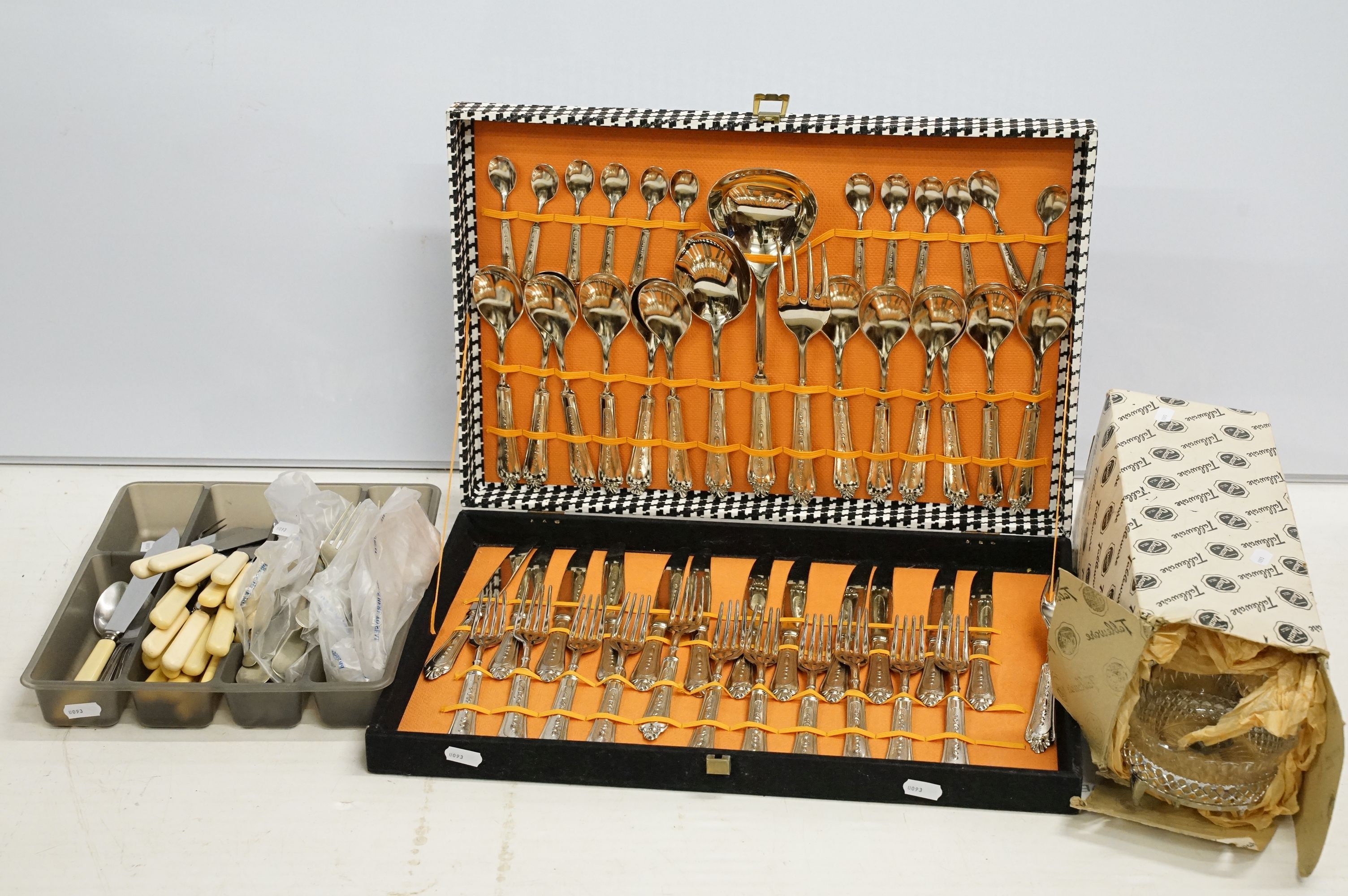 Vintage boxed canteen of cutlery for 12 people together with a collection of assorted flat ware