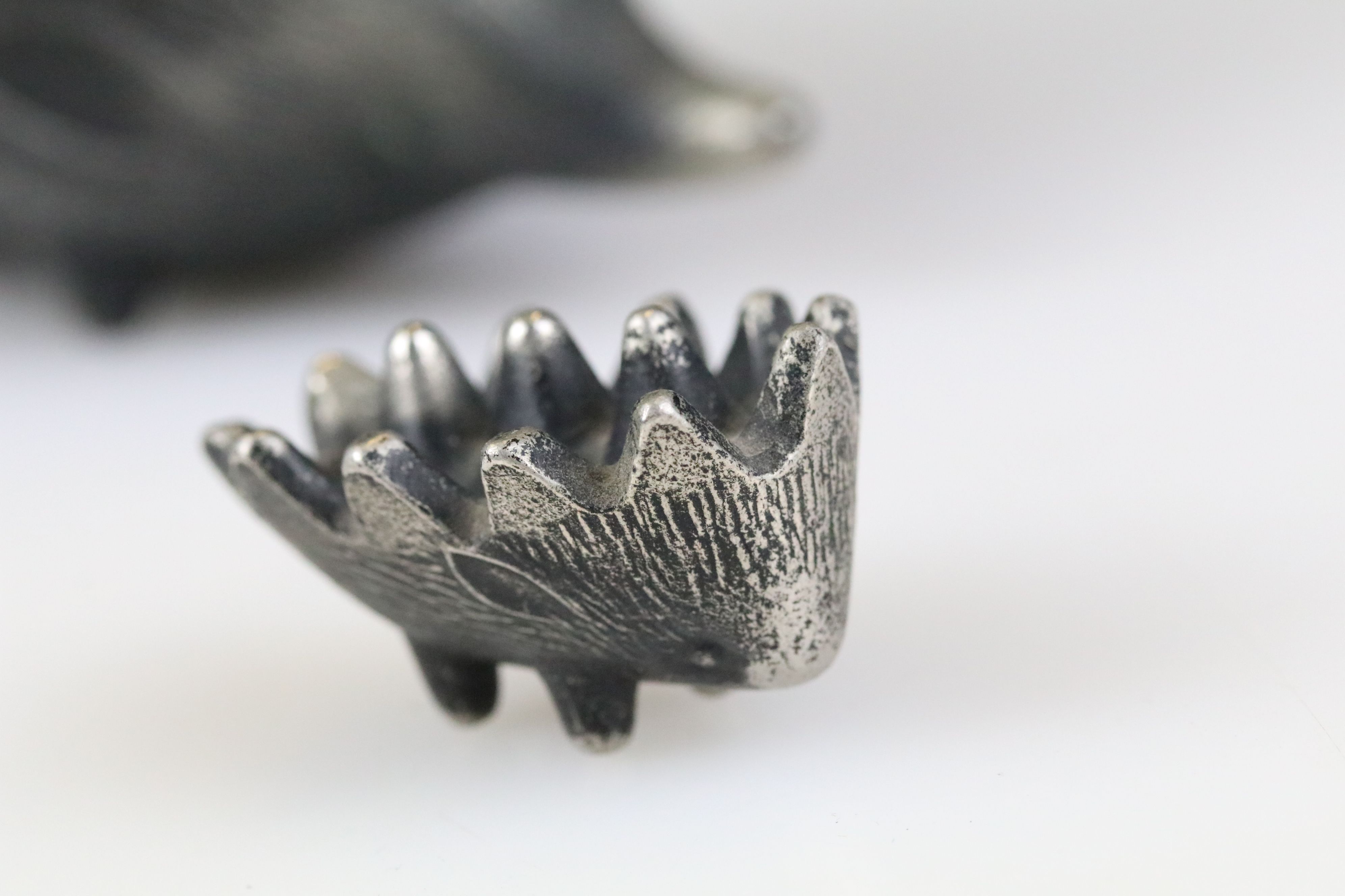 Metal hedgehog ashtray, each layer lifting to reveal a smaller hedgehog. Measures approx 11cm long - Image 5 of 5