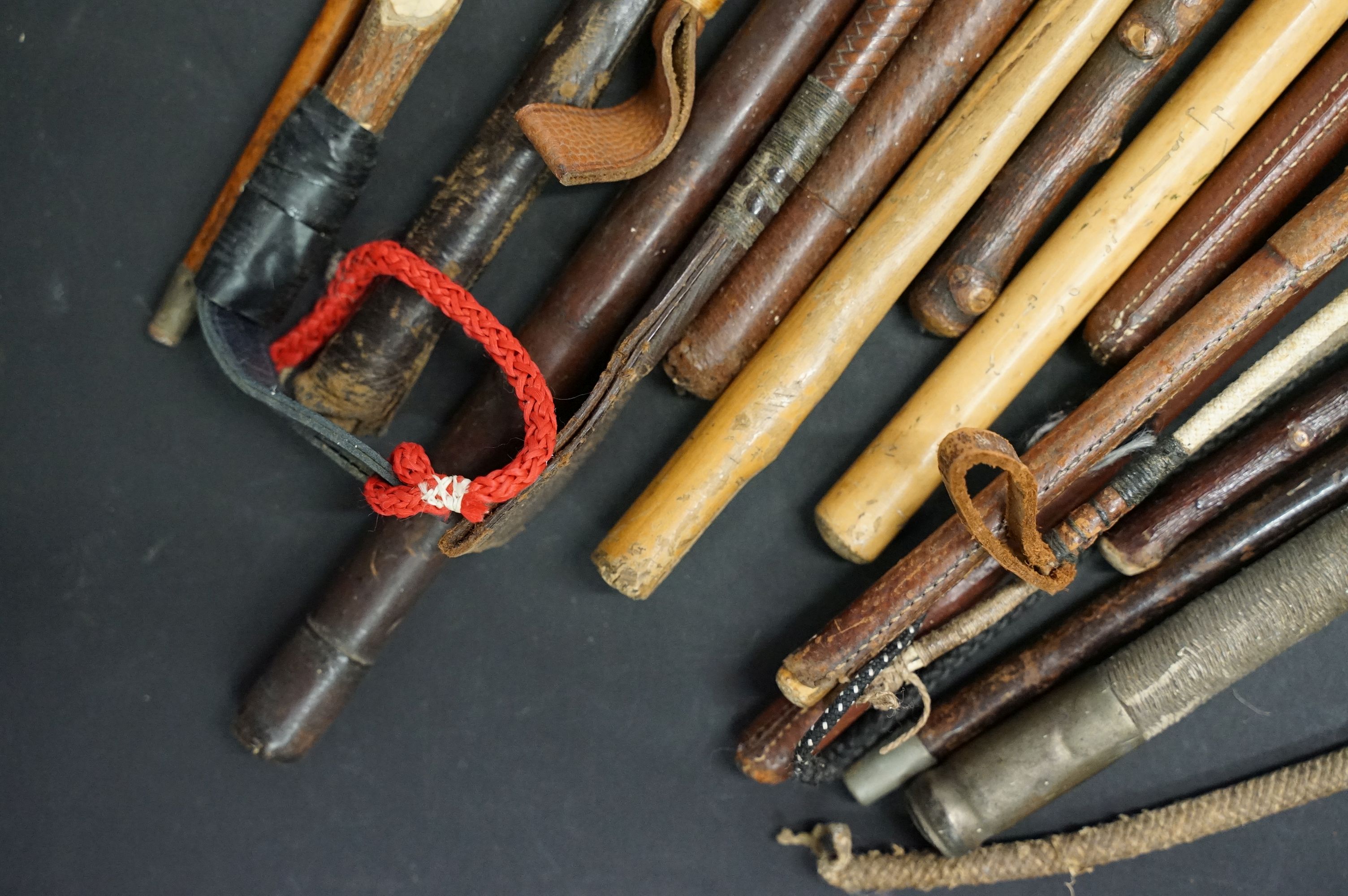 Collection of 19th Century and later riding crops and whips including military and equestrian - Image 3 of 8