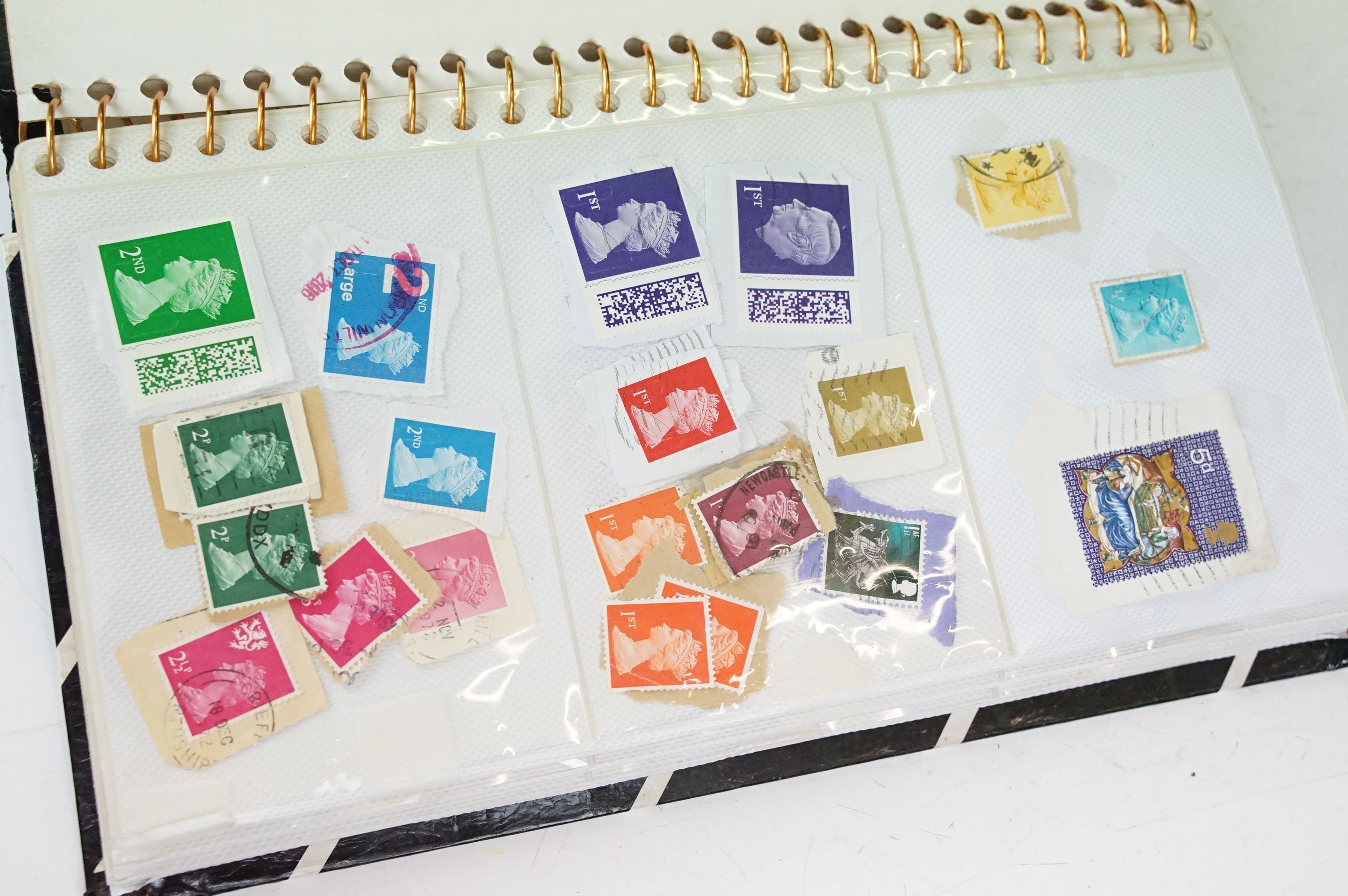 Collection of stamps to include Diana princess of Wales presentation pack, and a selection of - Image 9 of 10