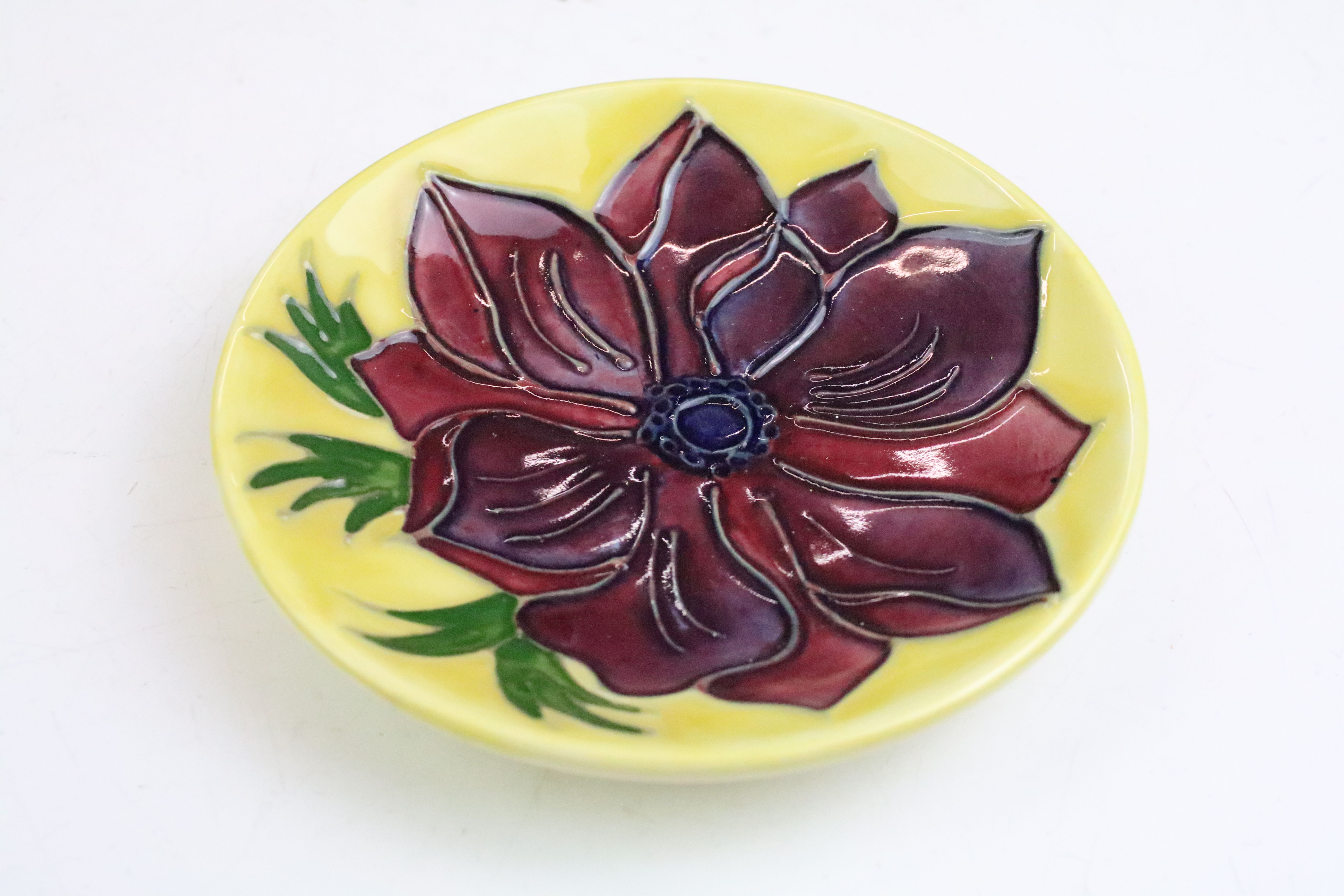 Three boxed Moorcroft pottery pin dishes to include Violet, Anemone on yellow ground & Magnolia on - Image 9 of 10