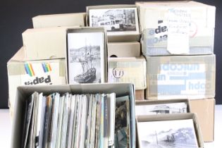 Large collection of mostly late 20th century postcards, covering a range subjects to include a