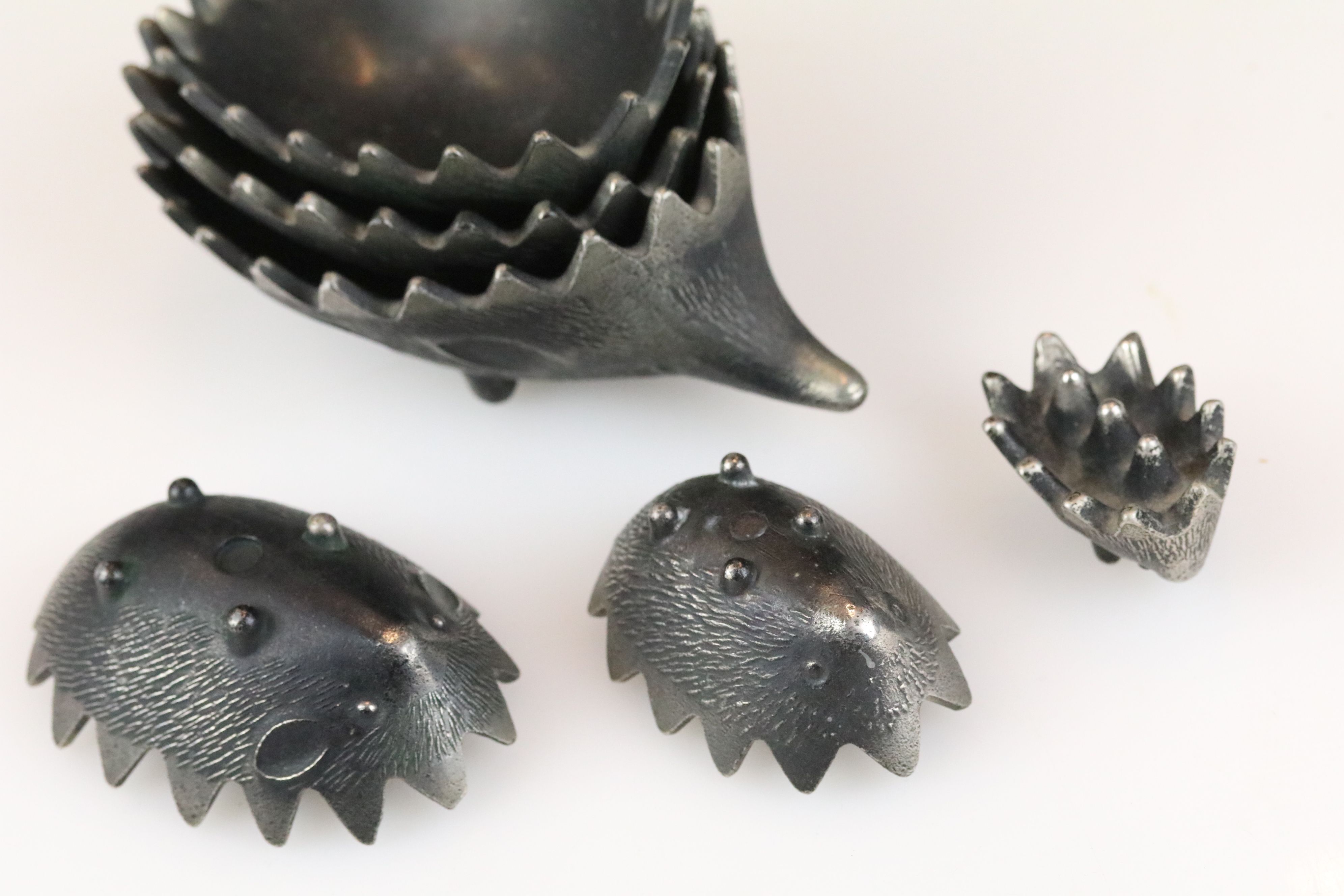 Metal hedgehog ashtray, each layer lifting to reveal a smaller hedgehog. Measures approx 11cm long - Image 4 of 5