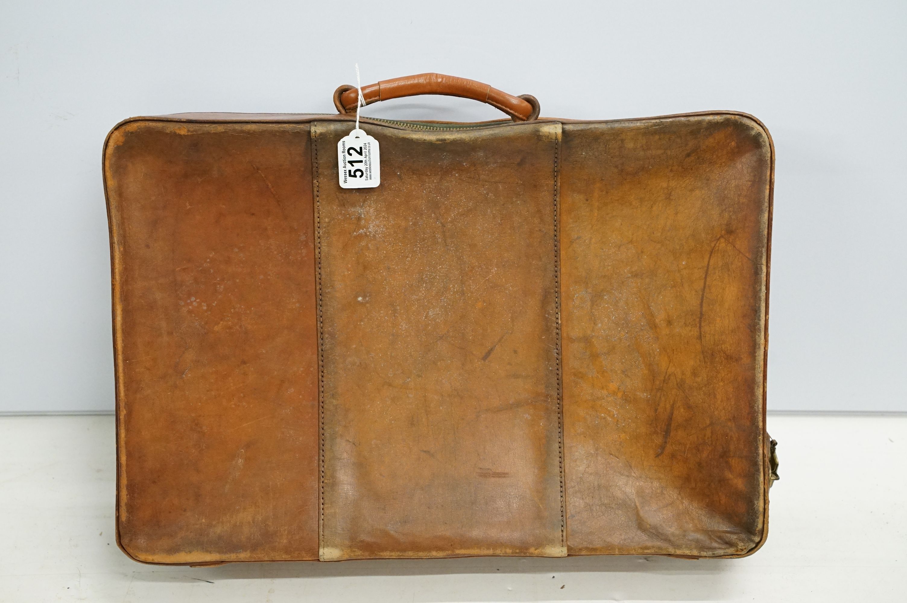 Vintage luggage - Three cases to include two leather examples with carry handles (largest approx - Image 3 of 11