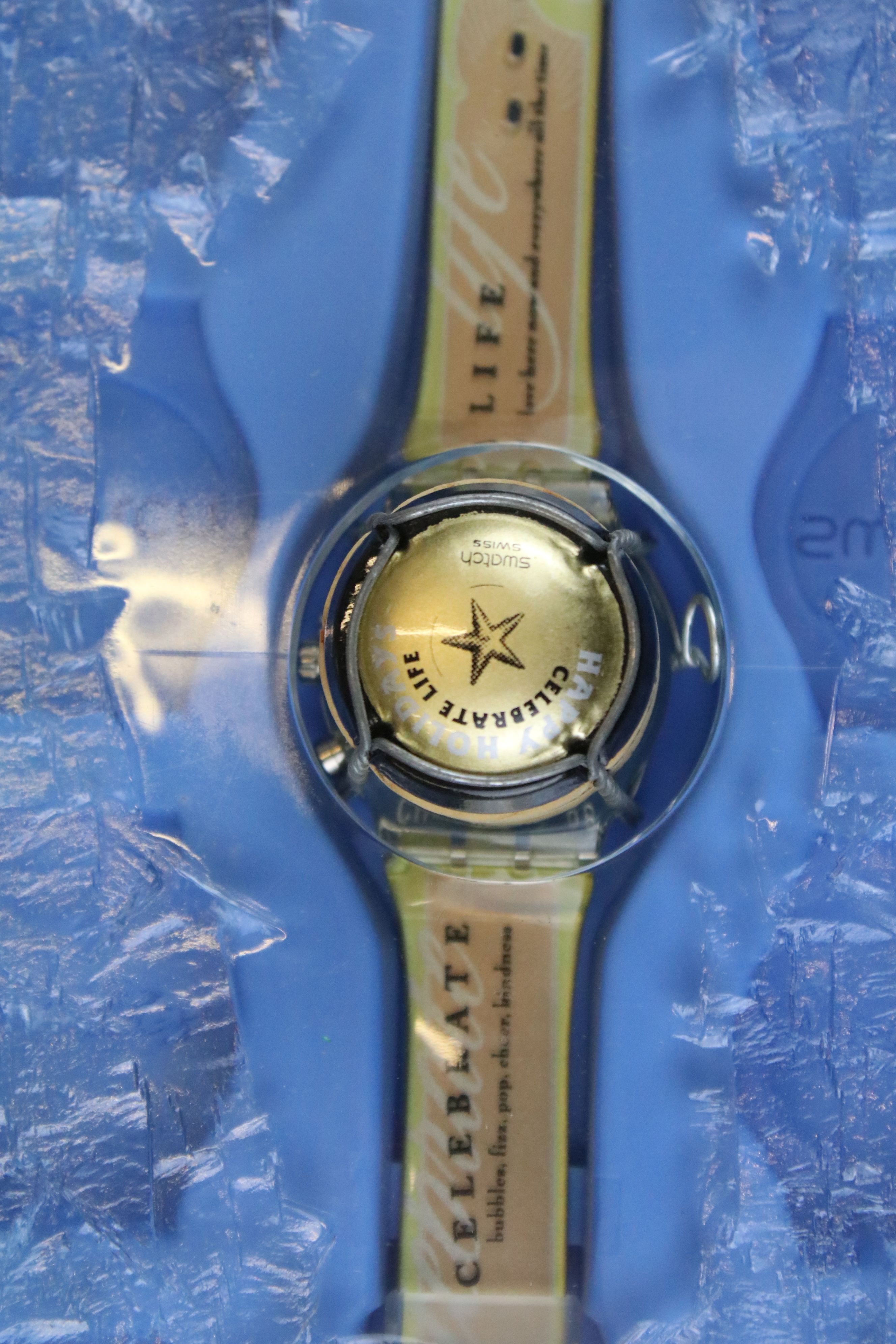 A collection of three SWATCH wristwatches within original packaging to include the Lucky 7 example. - Bild 5 aus 8