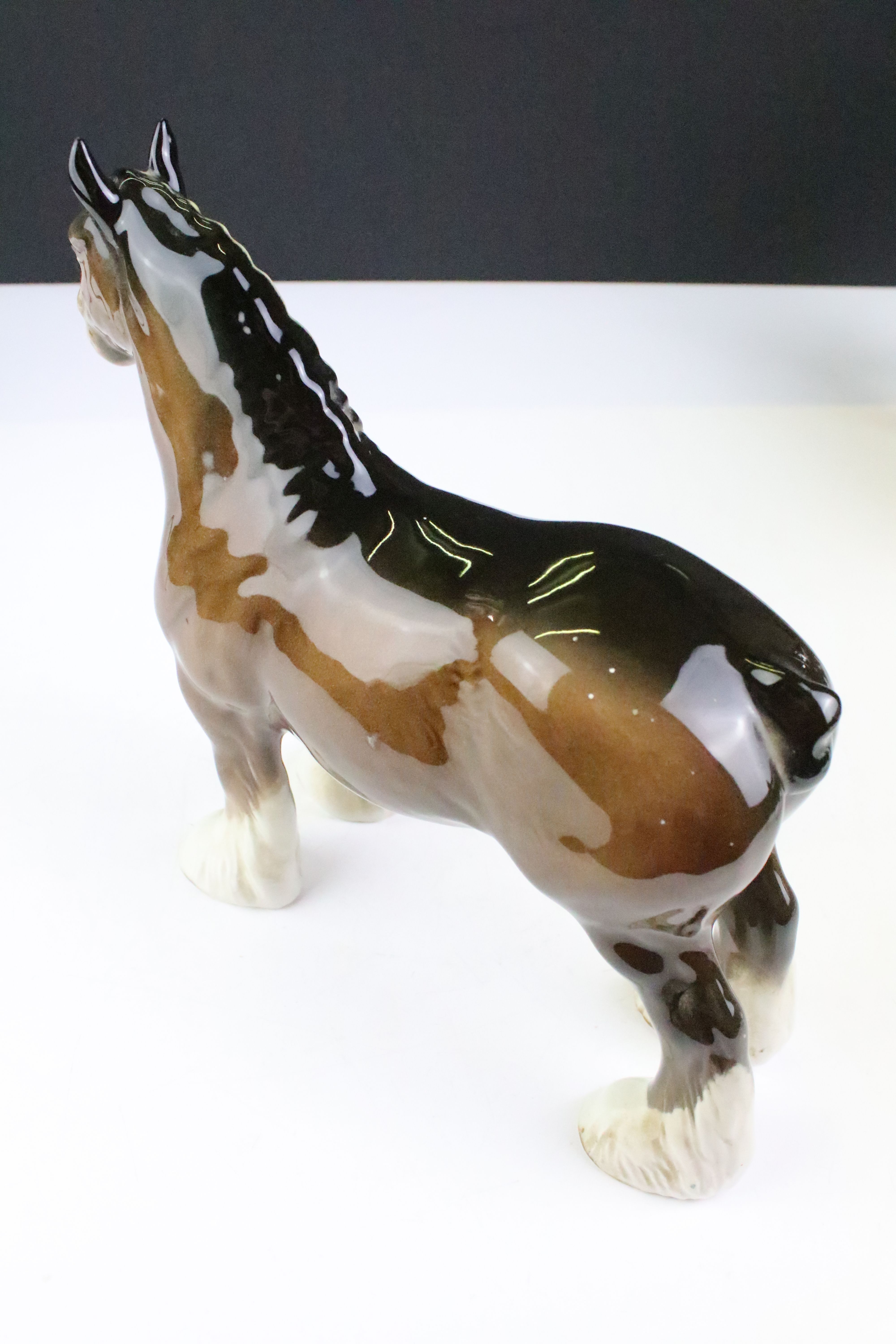 Collection of seven Beswick porcelain horses / ponies to include six brown gloss examples and a matt - Image 13 of 16