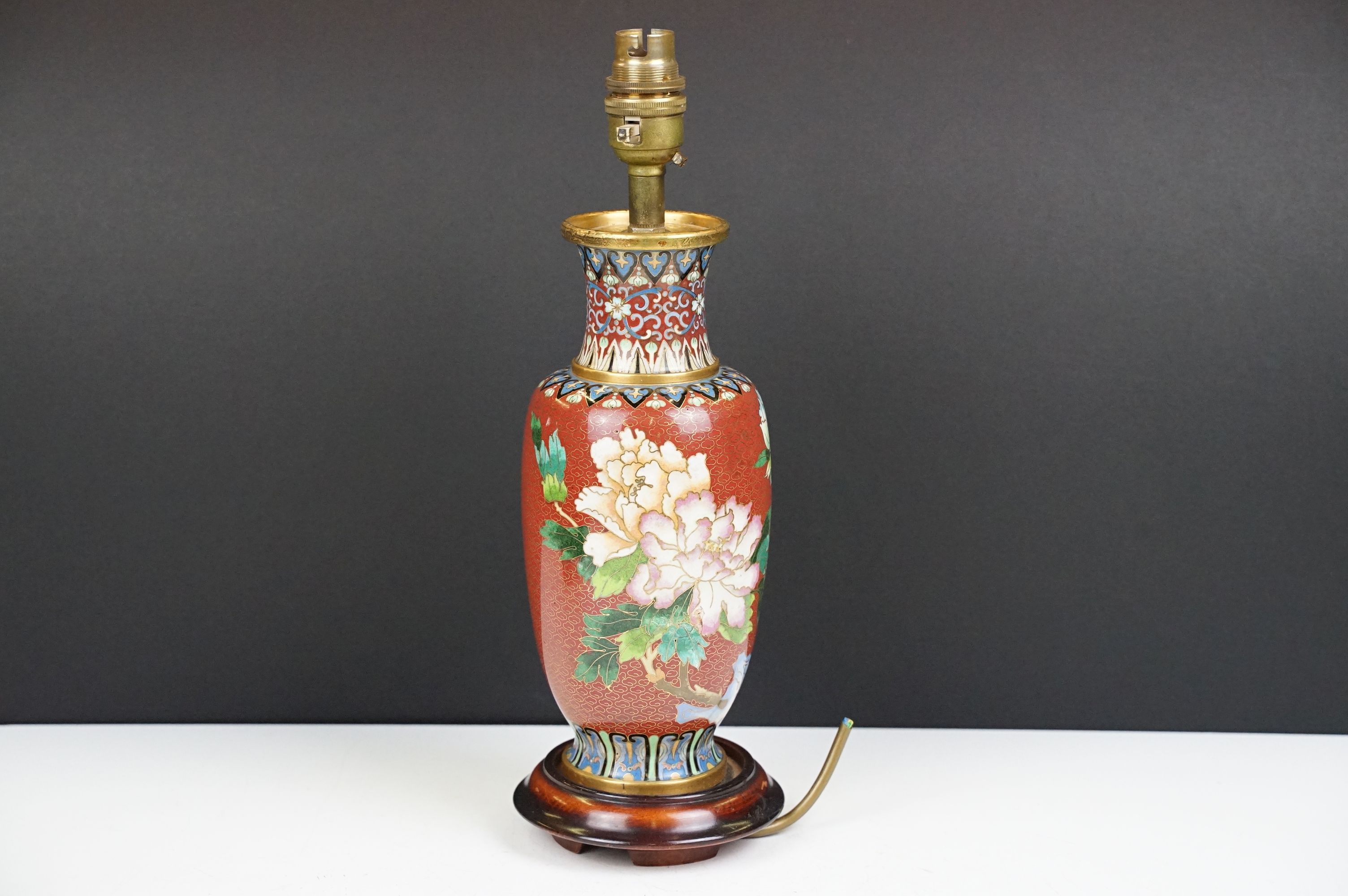 Cloisonne Table Lamp decorated with chrysanthemums on a red ground, raised on a wooden stand, 34cm