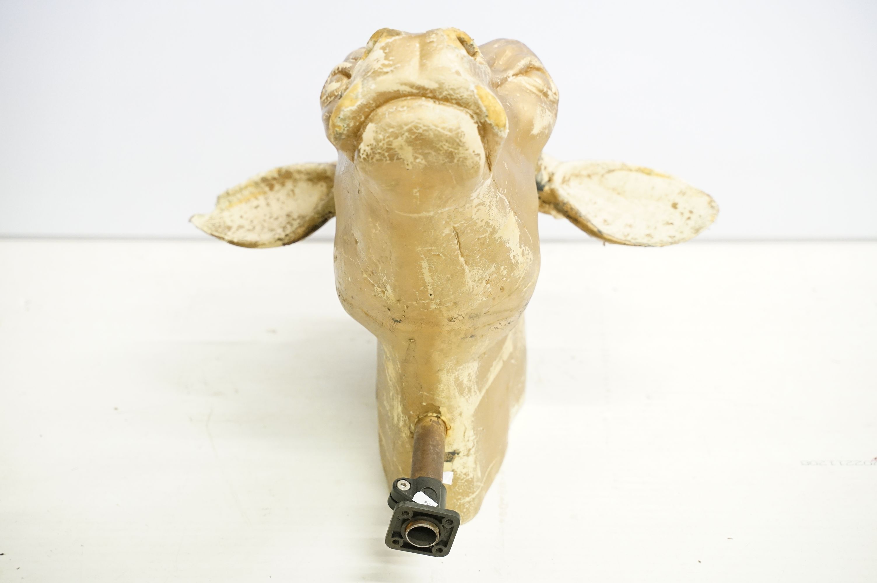 Life sized foam cows head with gold finish, attached to metal pole with plastic mount - Image 4 of 4