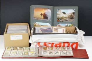 Collection of mostly early 20th Century postcards including topographical, greetings, actresses,