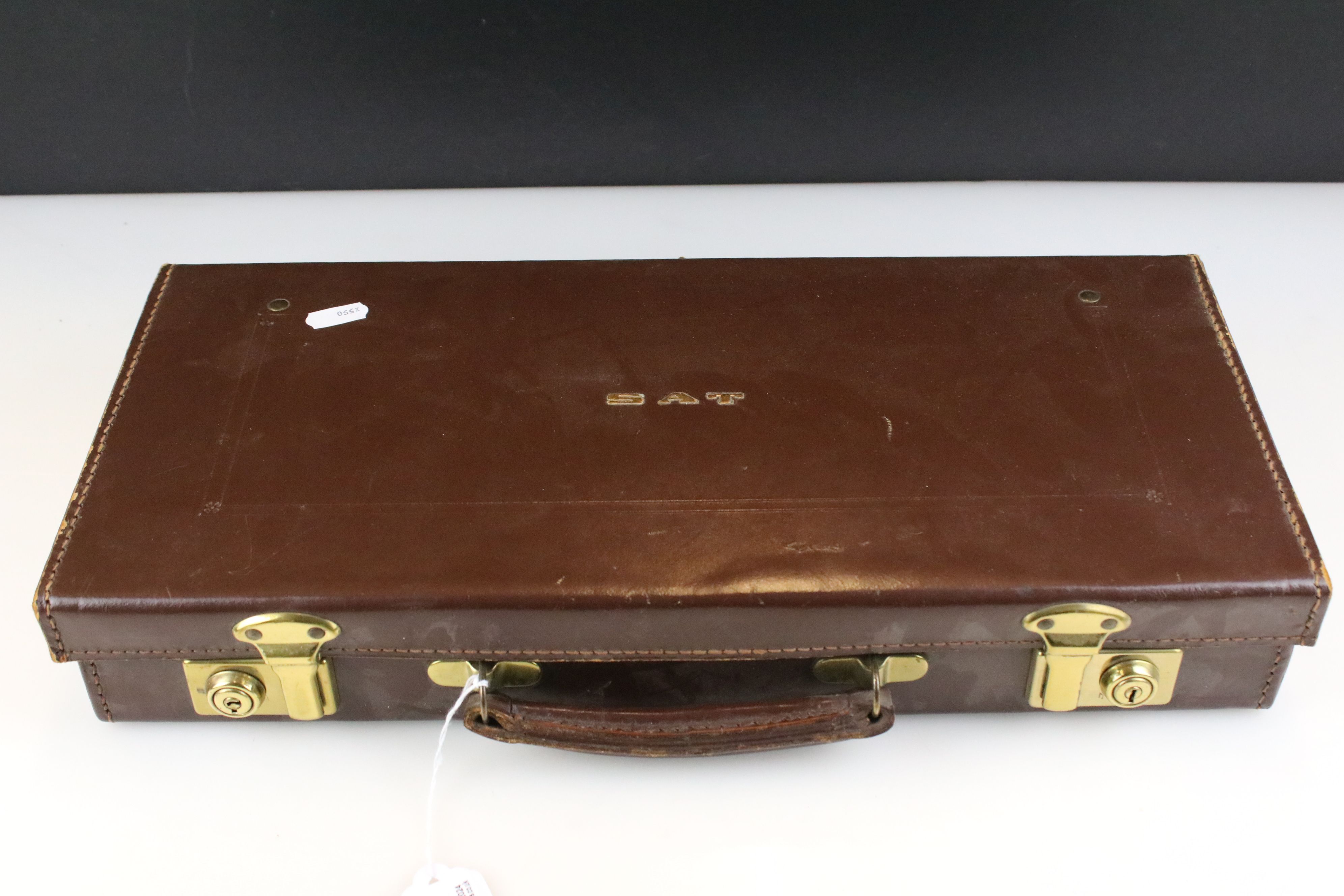 Leather case containing a small quantity of masonic collectables & ephemera to include enamel - Image 7 of 7