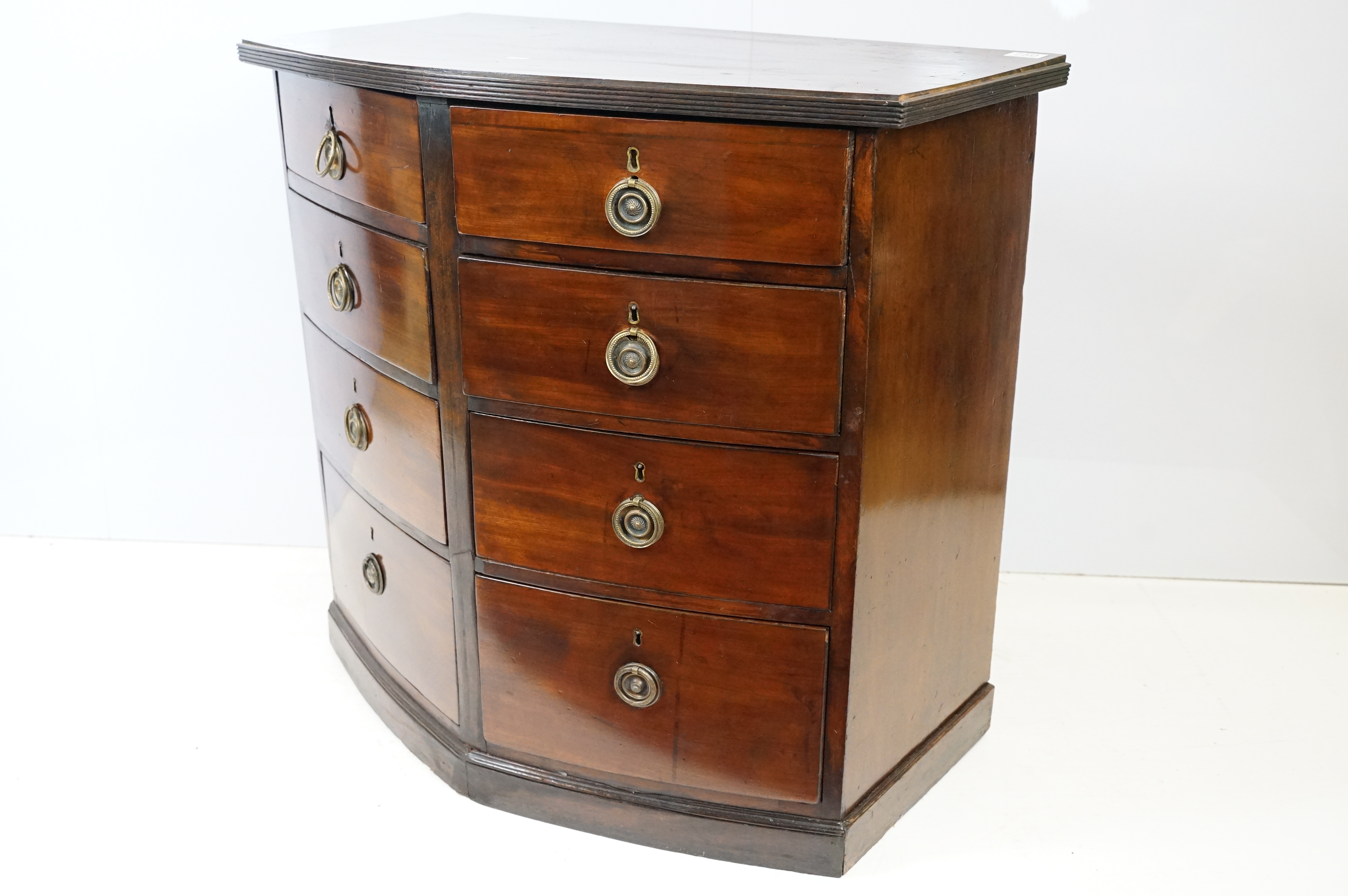 Early 19th Century mahogany bow fronted chest of eight drawers - Image 6 of 7