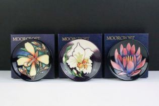 Three Moorcroft small shallow dishes, including: Panache pattern, 12cm diameter, boxed and two