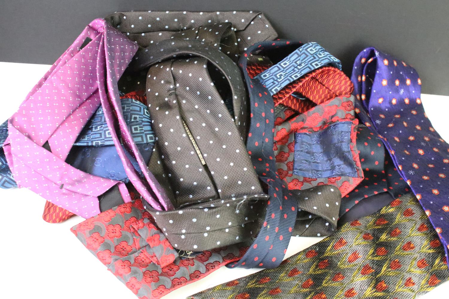 A collection of gents neck ties to include silk examples by Ralph Lauren and Paul Smith...etc.. - Image 3 of 6