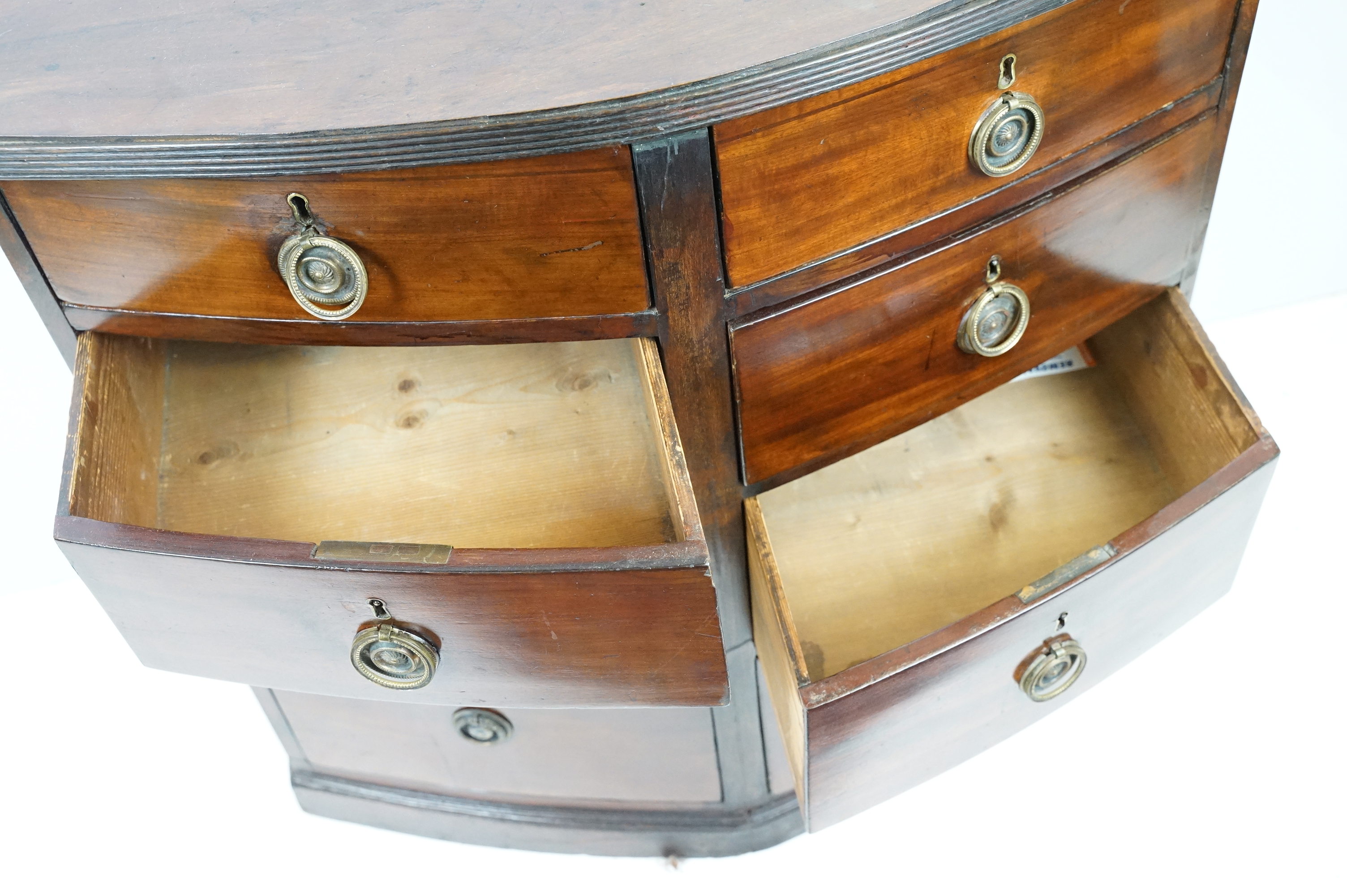 Early 19th Century mahogany bow fronted chest of eight drawers - Image 5 of 7