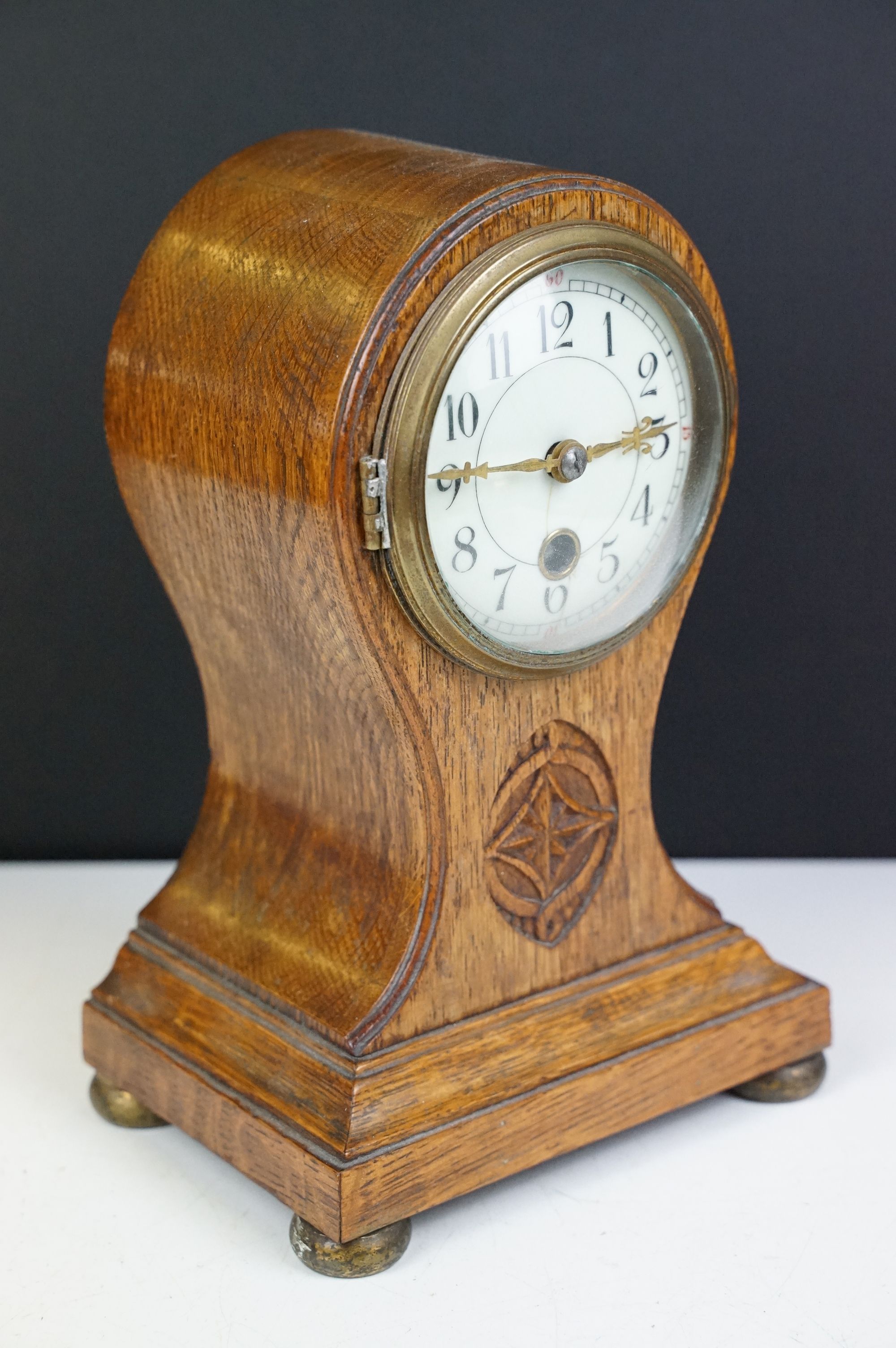 Edwardian balloon oak mantel clock with white enamel dial and carved detail, approx 22.5cm high - Image 2 of 7