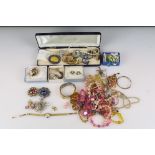 Collection of vintage & contemporary costume jewellery to include an arts & crafts style brooch,