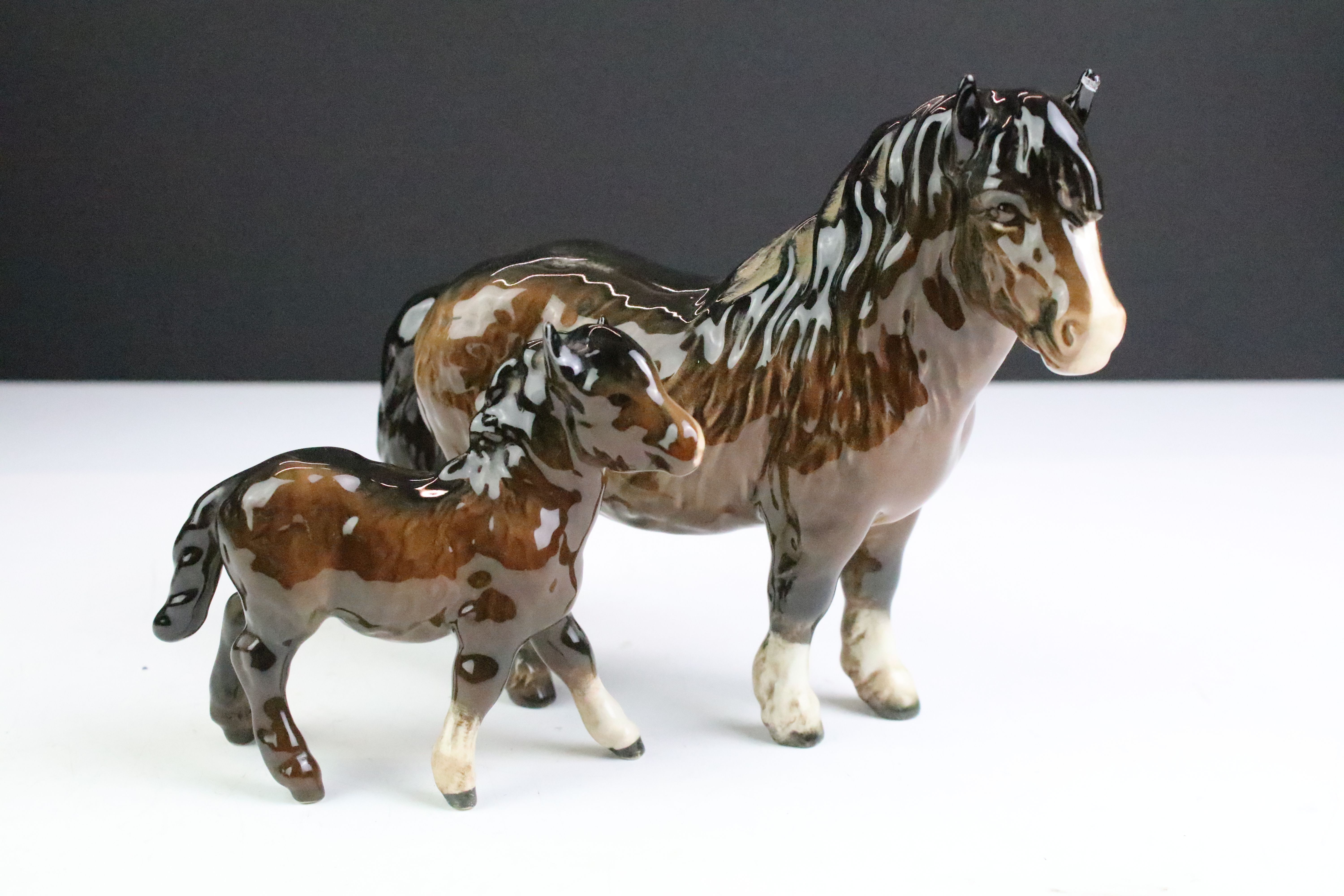 Collection of seven Beswick porcelain horses / ponies to include six brown gloss examples and a matt - Image 2 of 16