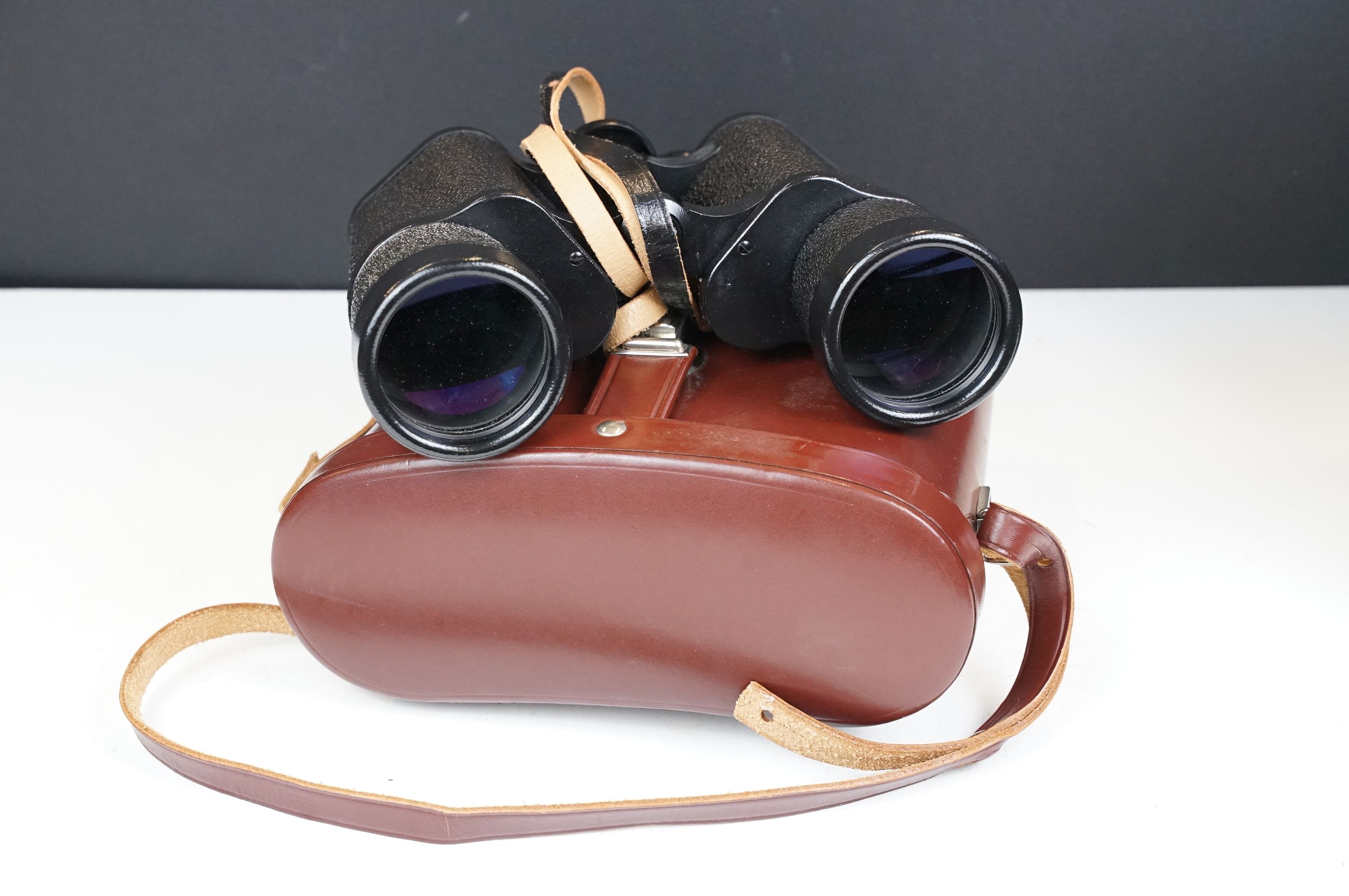 Two pairs of binoculars to include a pair of Carl Zeiss Jena binoculars, a pair of Lieberman & Gortz - Image 5 of 9