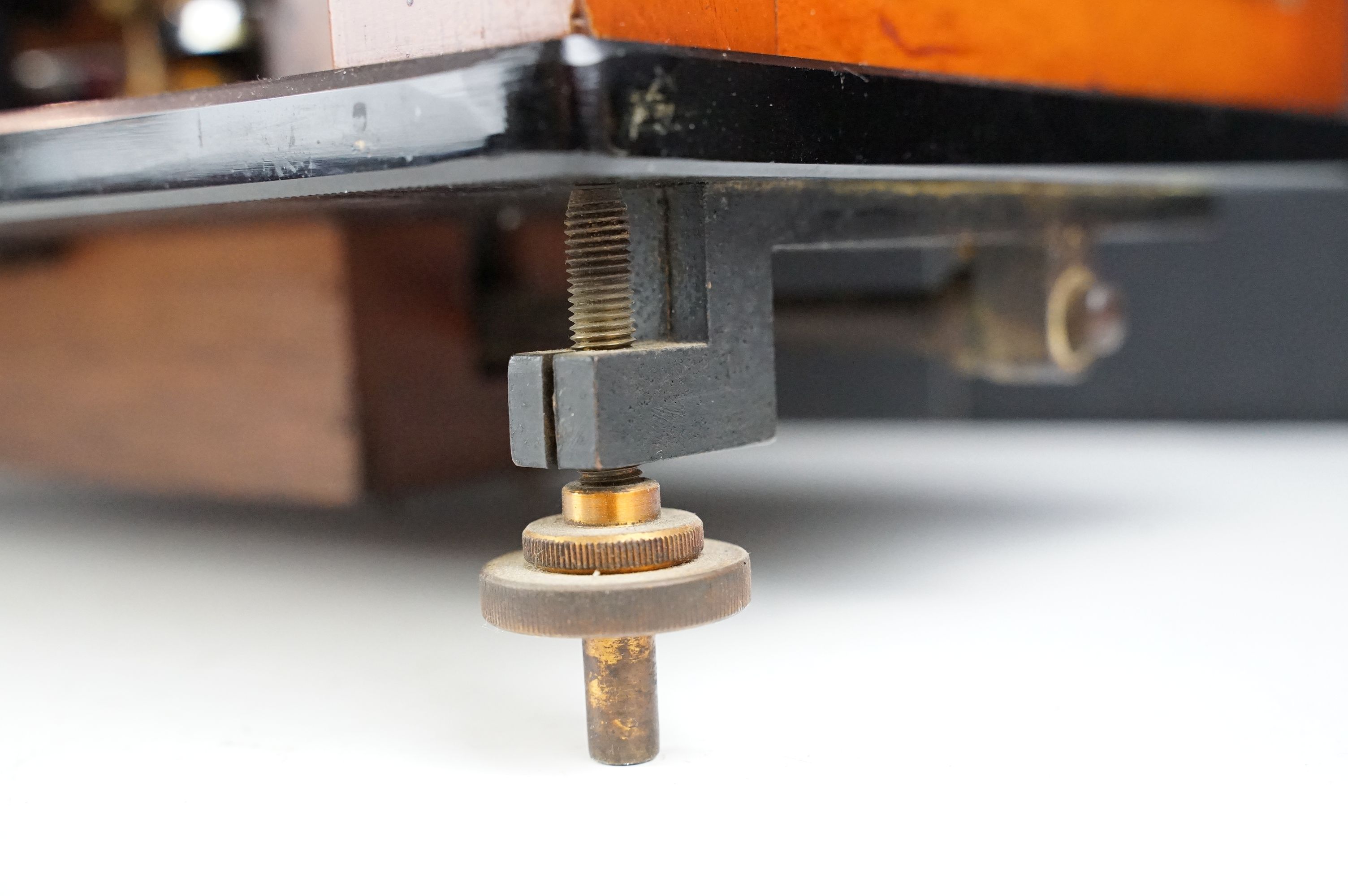 Set of vintage Oerting balance scales set within a glazed wooden case with a set of brass weights - Image 18 of 19